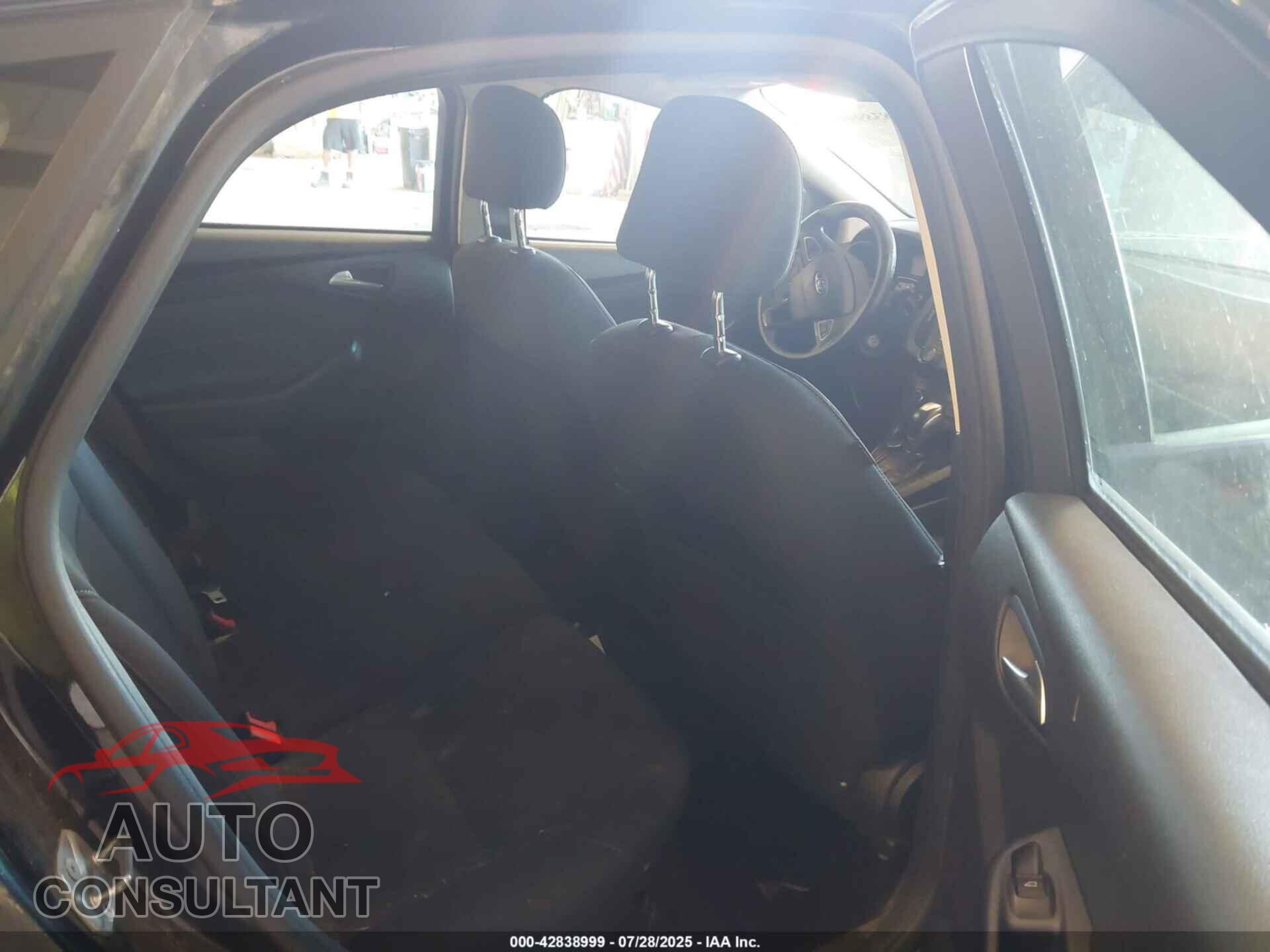 FORD FOCUS 2016 - 1FADP3K26GL359638