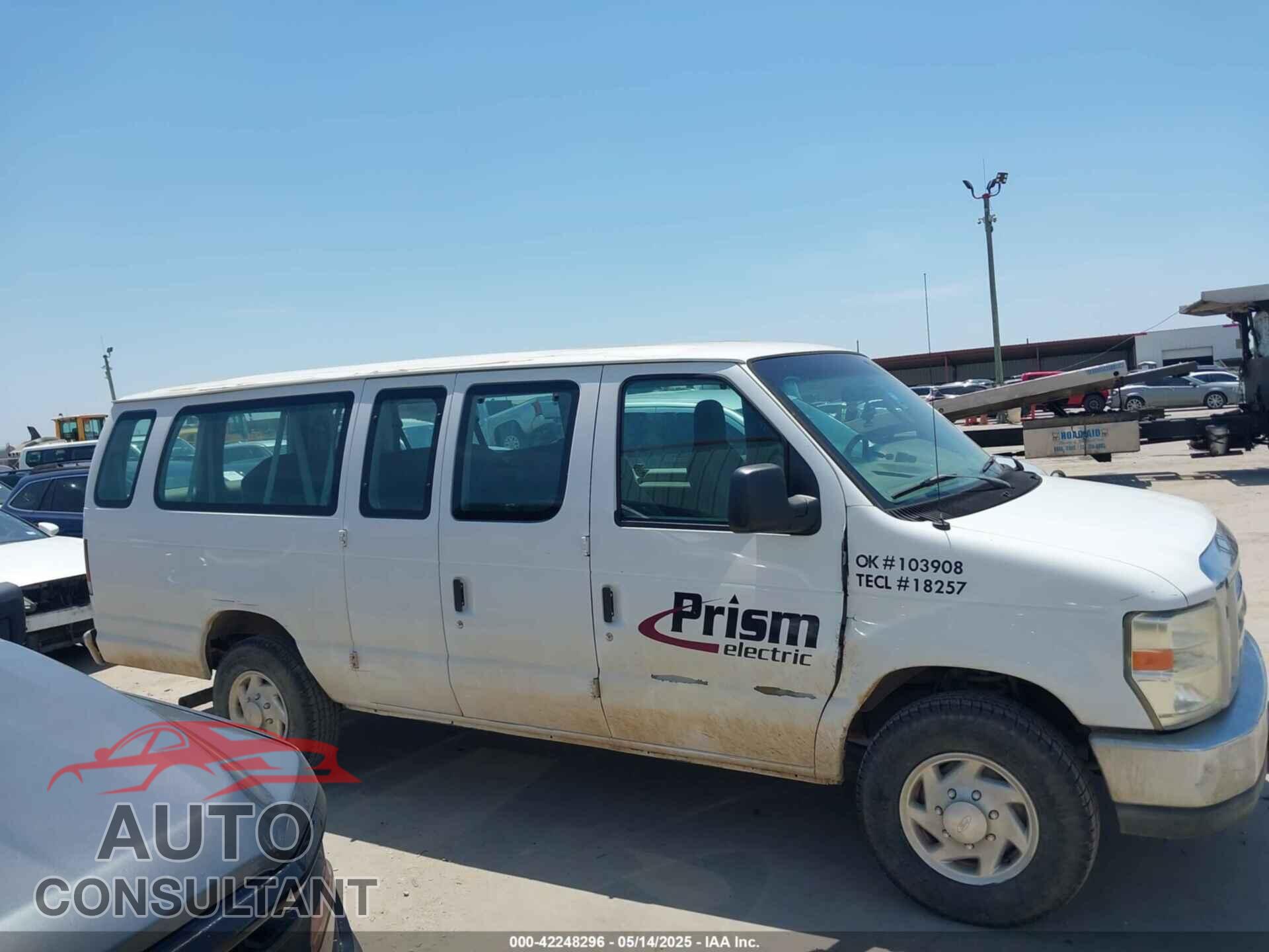FORD E-350 SUPER DUTY 2011 - 1FBSS3BL9BDA52335