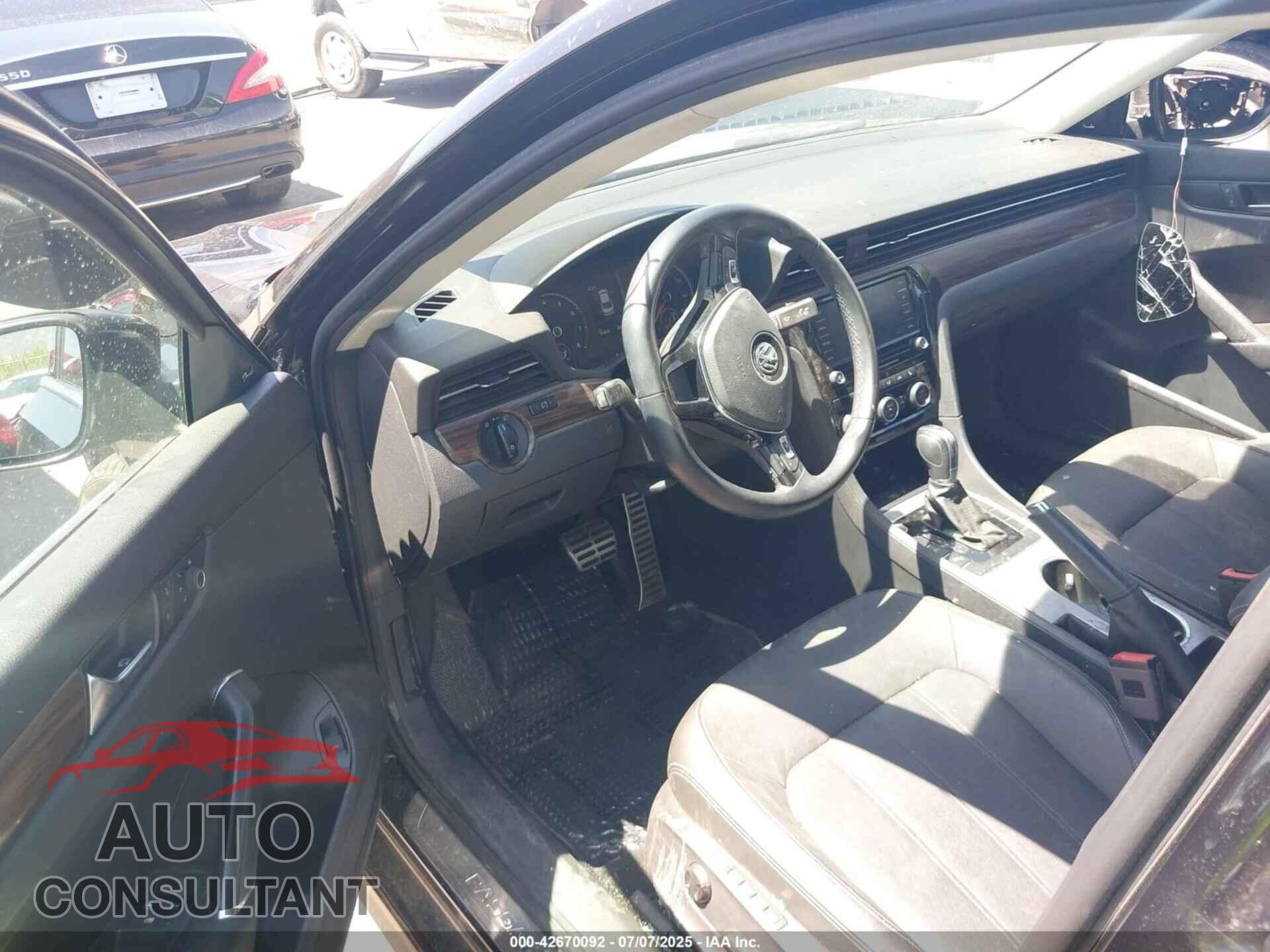 VOLKSWAGEN PASSAT 2020 - 1VWCA7A32LC012095