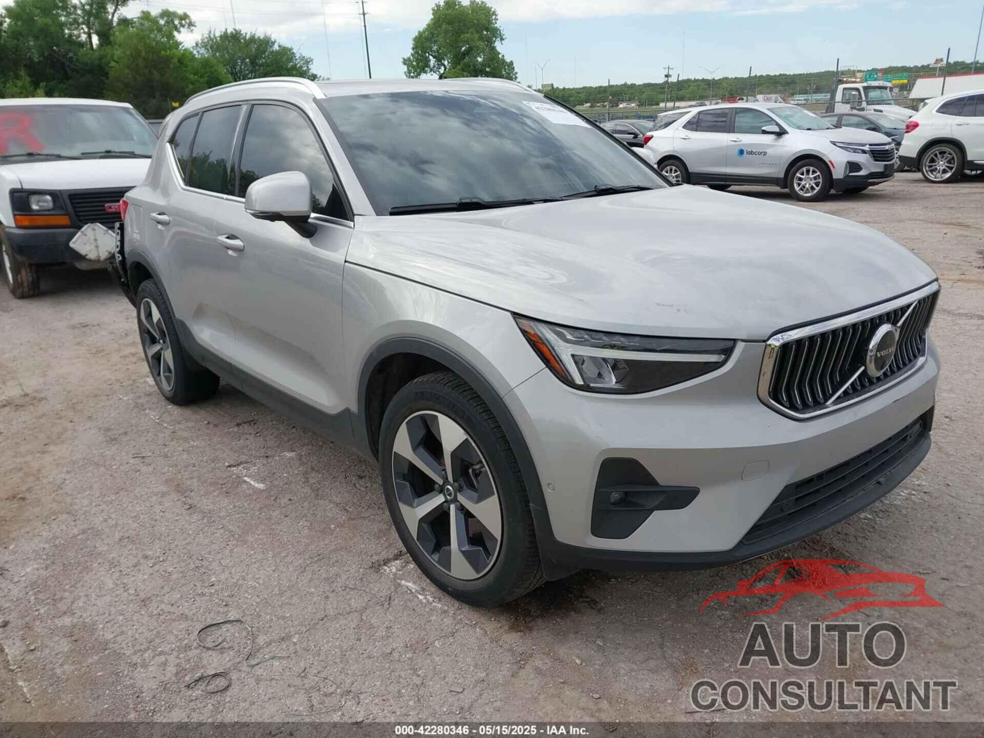 VOLVO XC40 2023 - YV4L12UN9P2927523