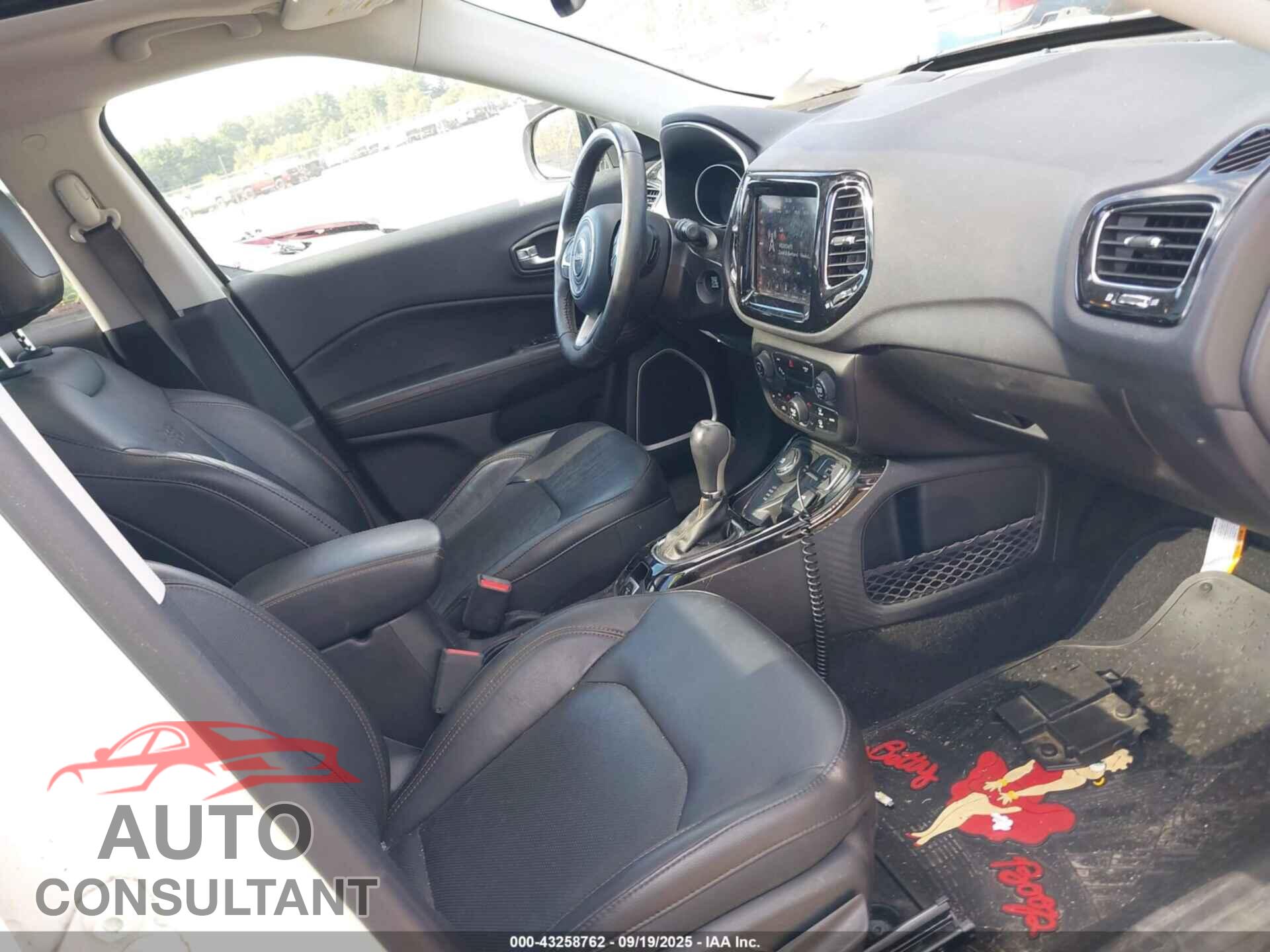 JEEP COMPASS 2018 - 3C4NJDCB9JT404197