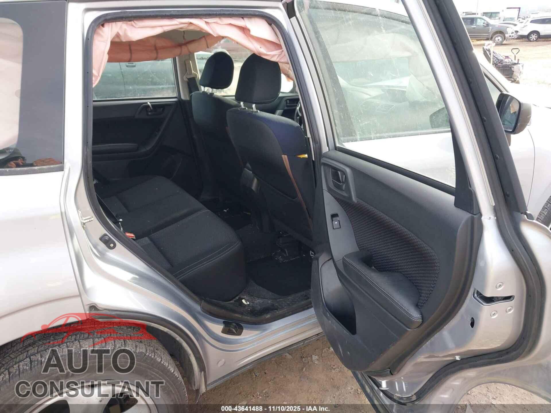 SUBARU FORESTER 2018 - JF2SJAAC4JH605177