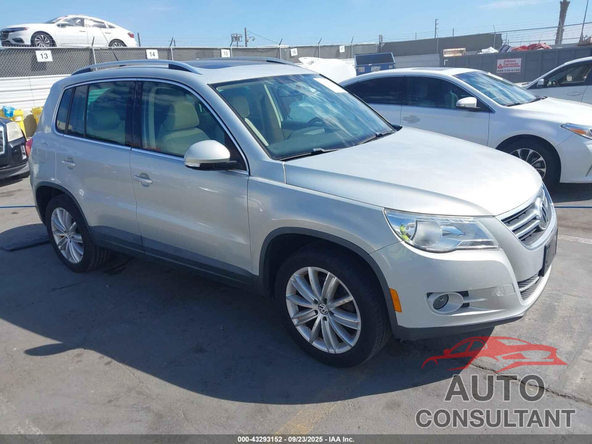 VOLKSWAGEN TIGUAN 2011 - WVGBV7AX9BW557855