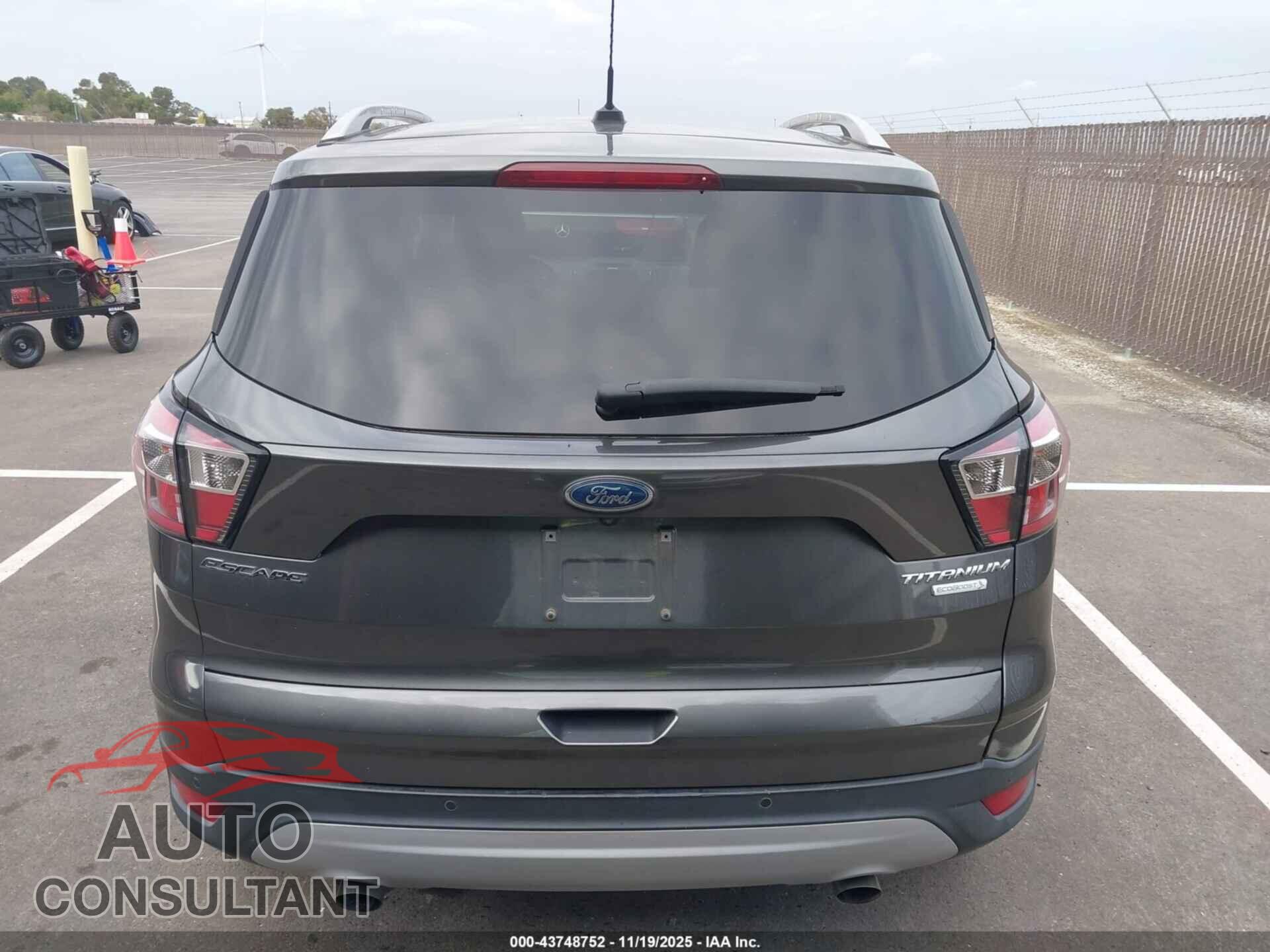 FORD ESCAPE 2017 - 1FMCU0J9XHUC80850