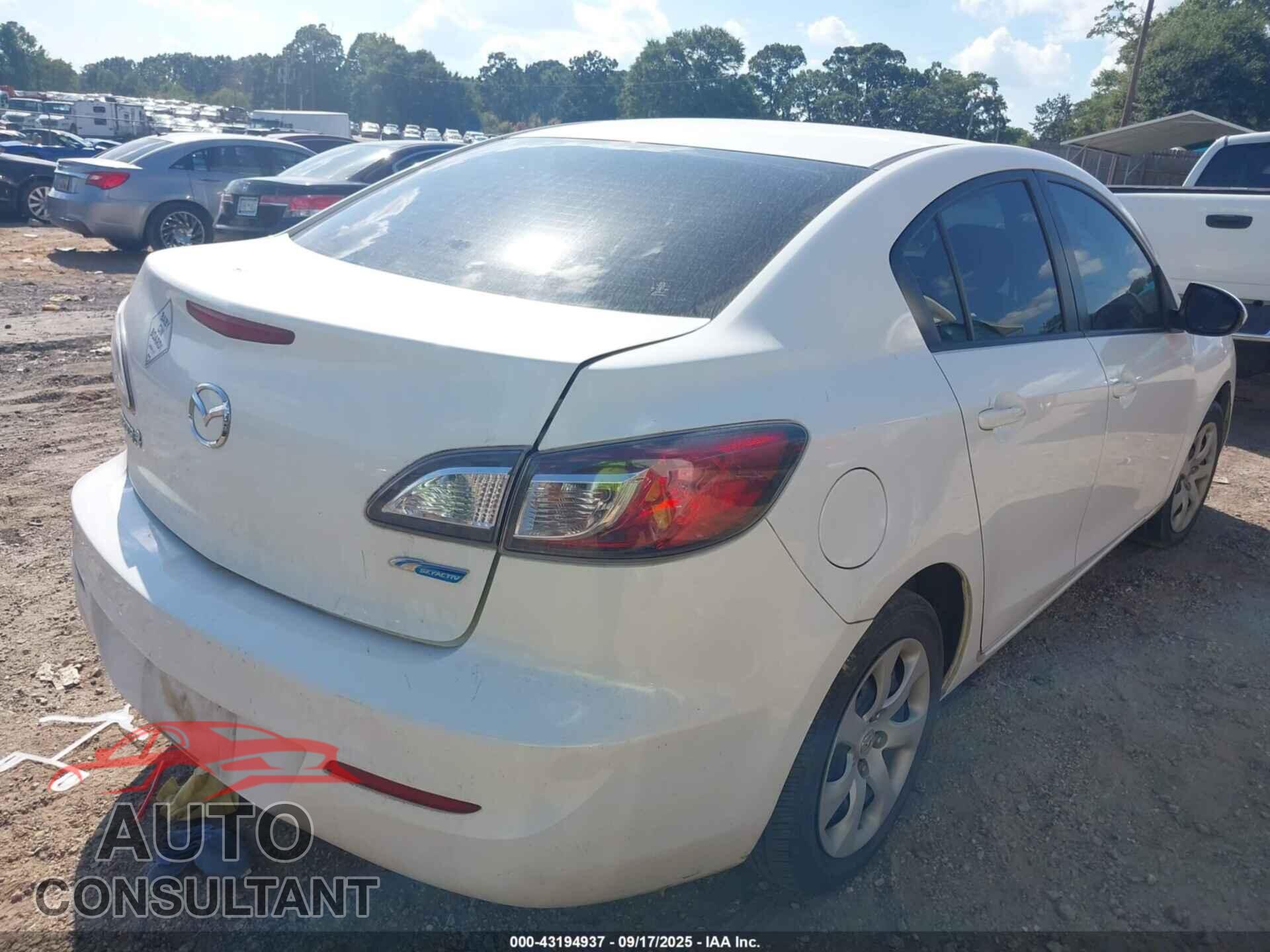 MAZDA MAZDA3 2013 - JM1BL1U81D1704438
