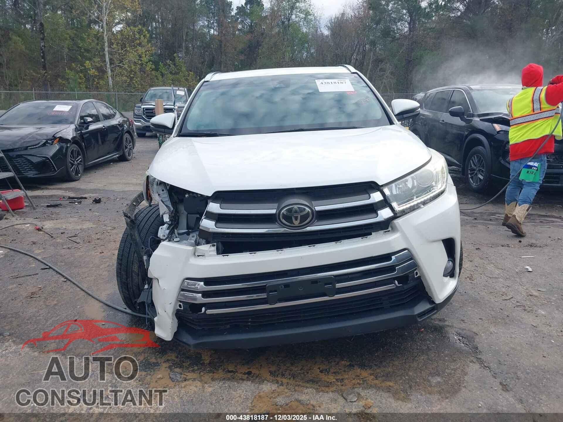 TOYOTA HIGHLANDER 2018 - 5TDYZRFH8JS238302