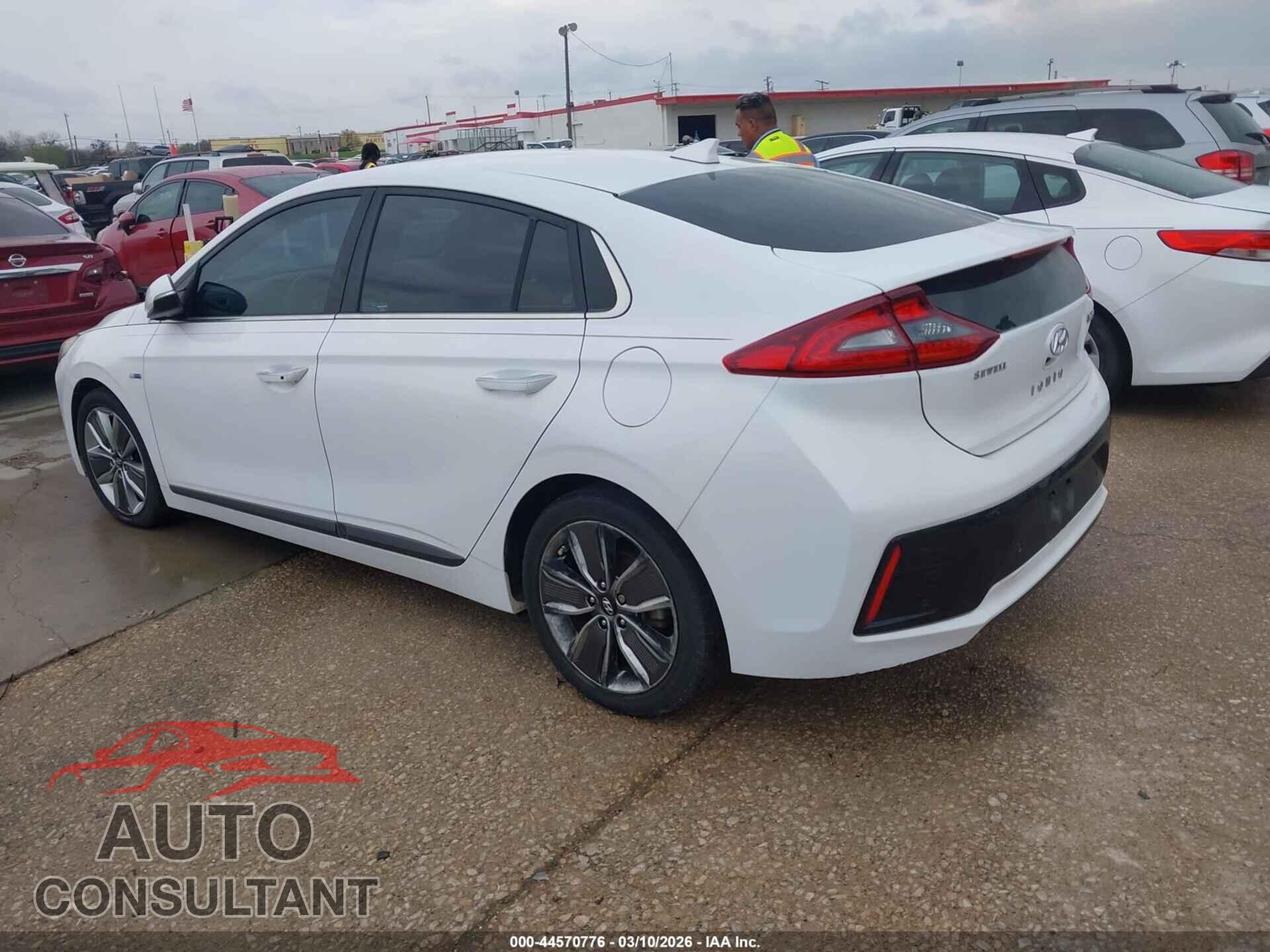 HYUNDAI IONIQ HYBRID 2018 - KMHC05LC3JU065639
