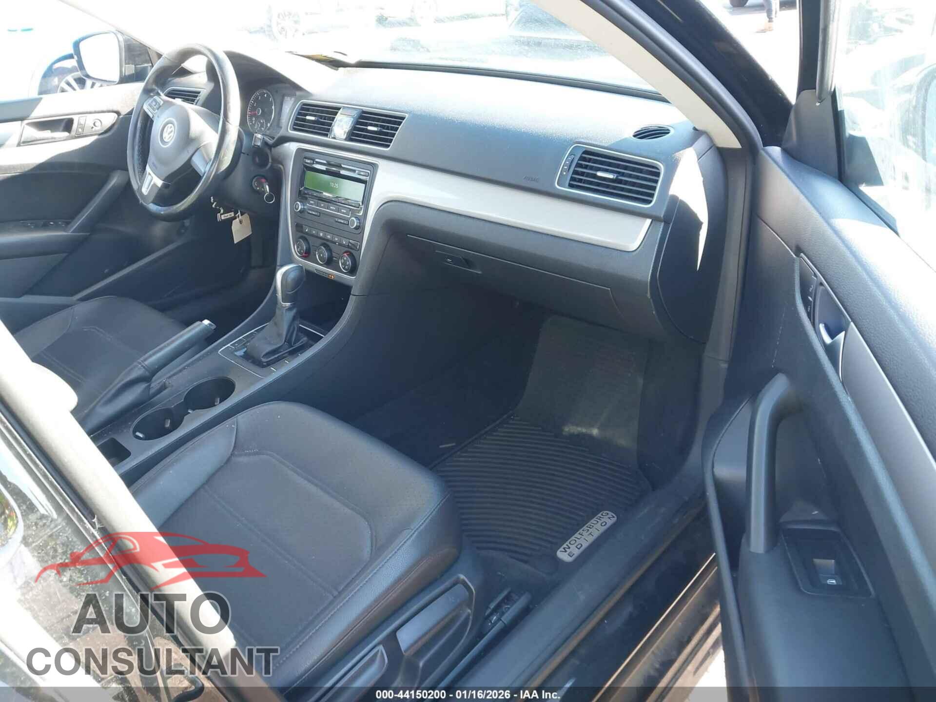 VOLKSWAGEN PASSAT 2015 - 1VWAT7A39FC020037