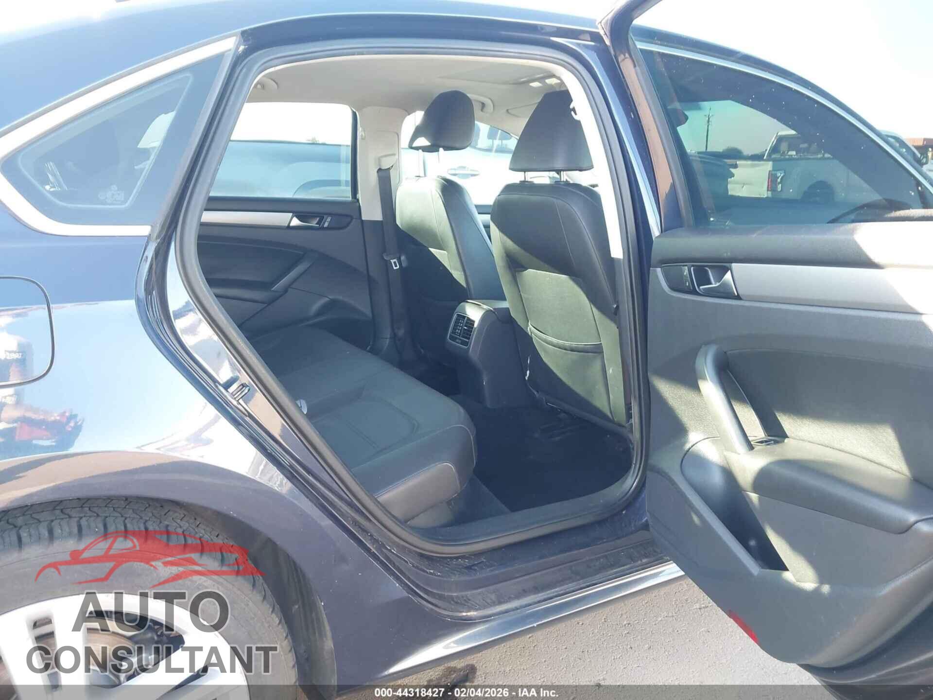 VOLKSWAGEN PASSAT 2014 - 1VWBT7A36EC030883