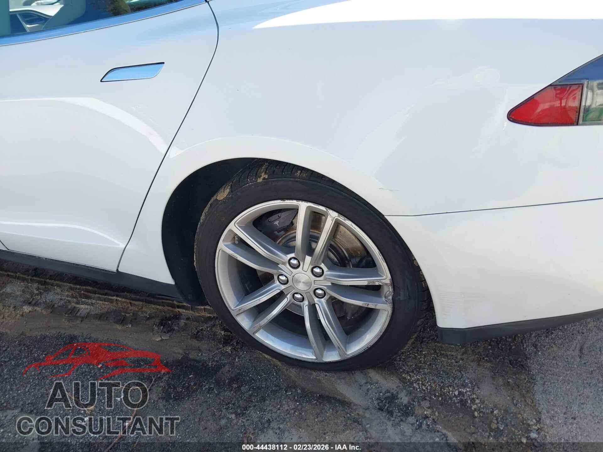TESLA MODEL S 2013 - 5YJSA1CN3DFP10391