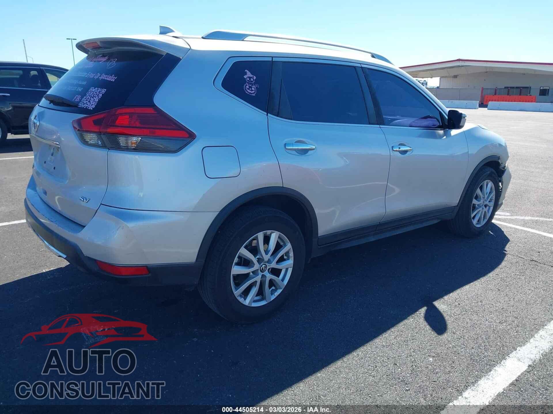 NISSAN ROGUE 2017 - KNMAT2MT8HP563408