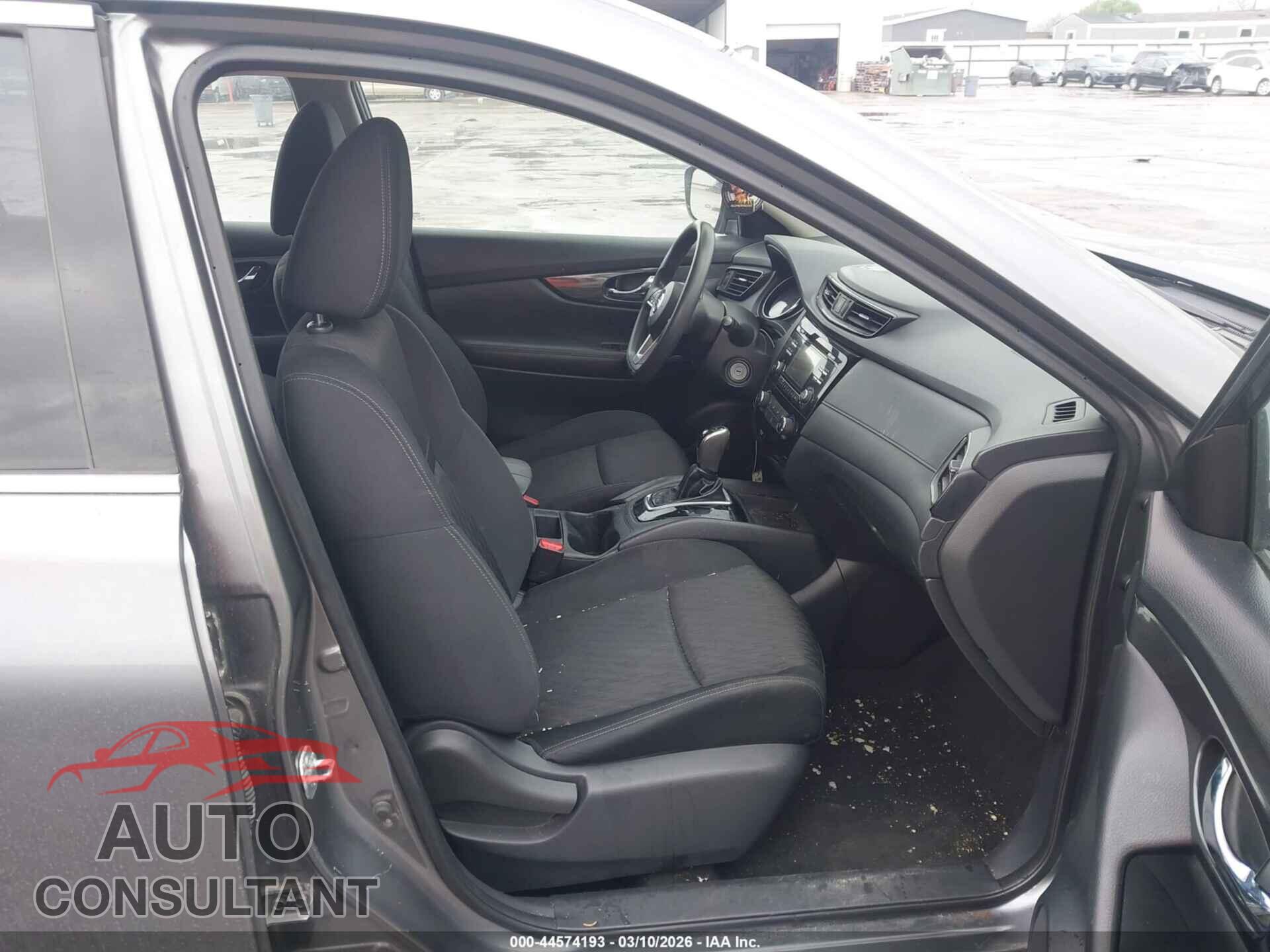 NISSAN ROGUE 2017 - KNMAT2MT4HP558223