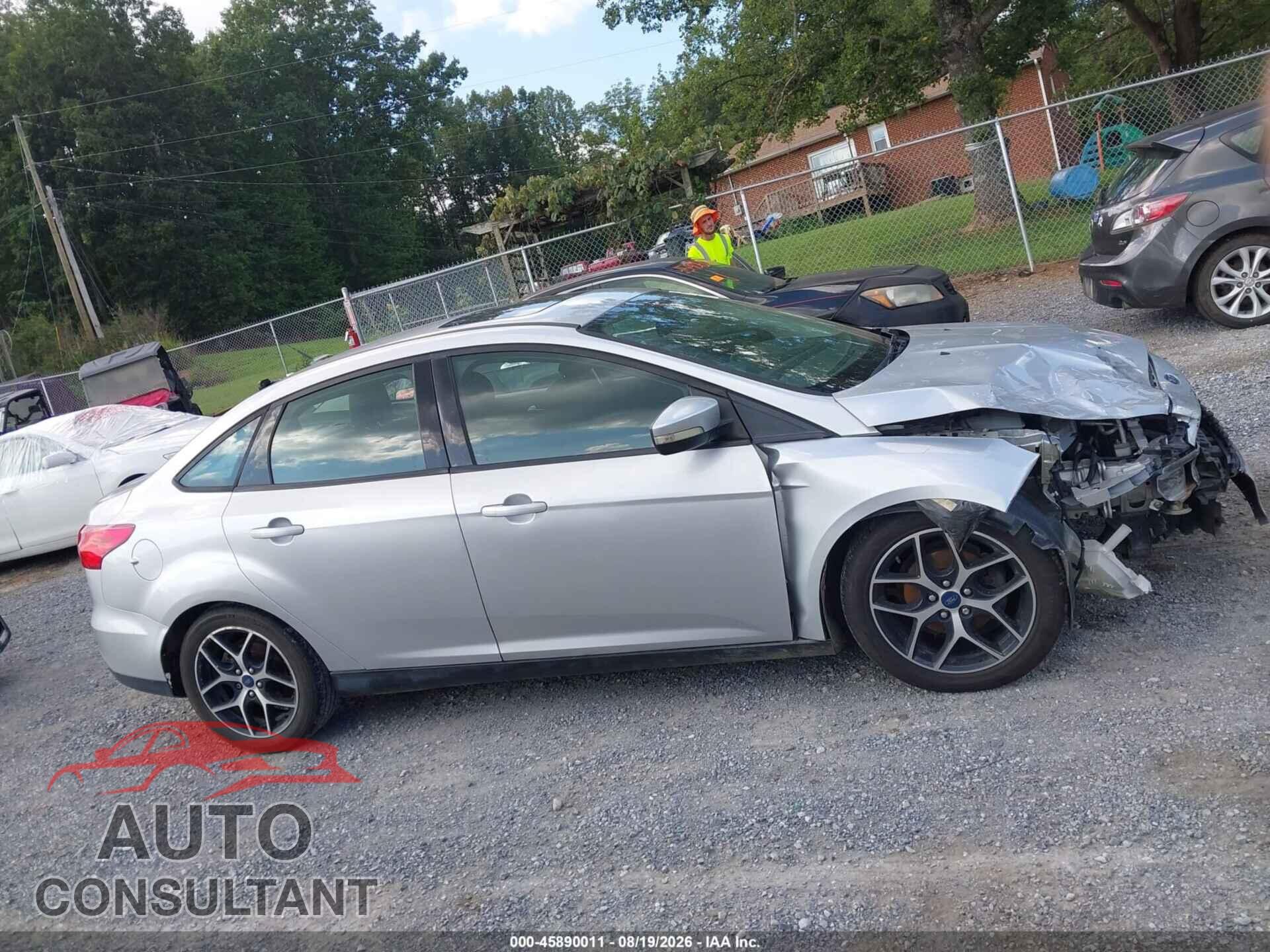 FORD FOCUS 2017 - 1FADP3H28HL242376