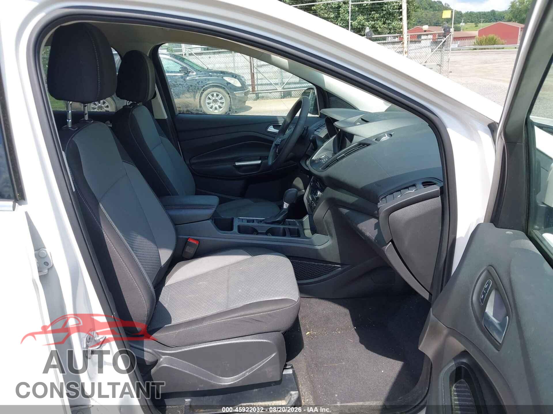 FORD ESCAPE 2017 - 1FMCU0GD8HUB65675