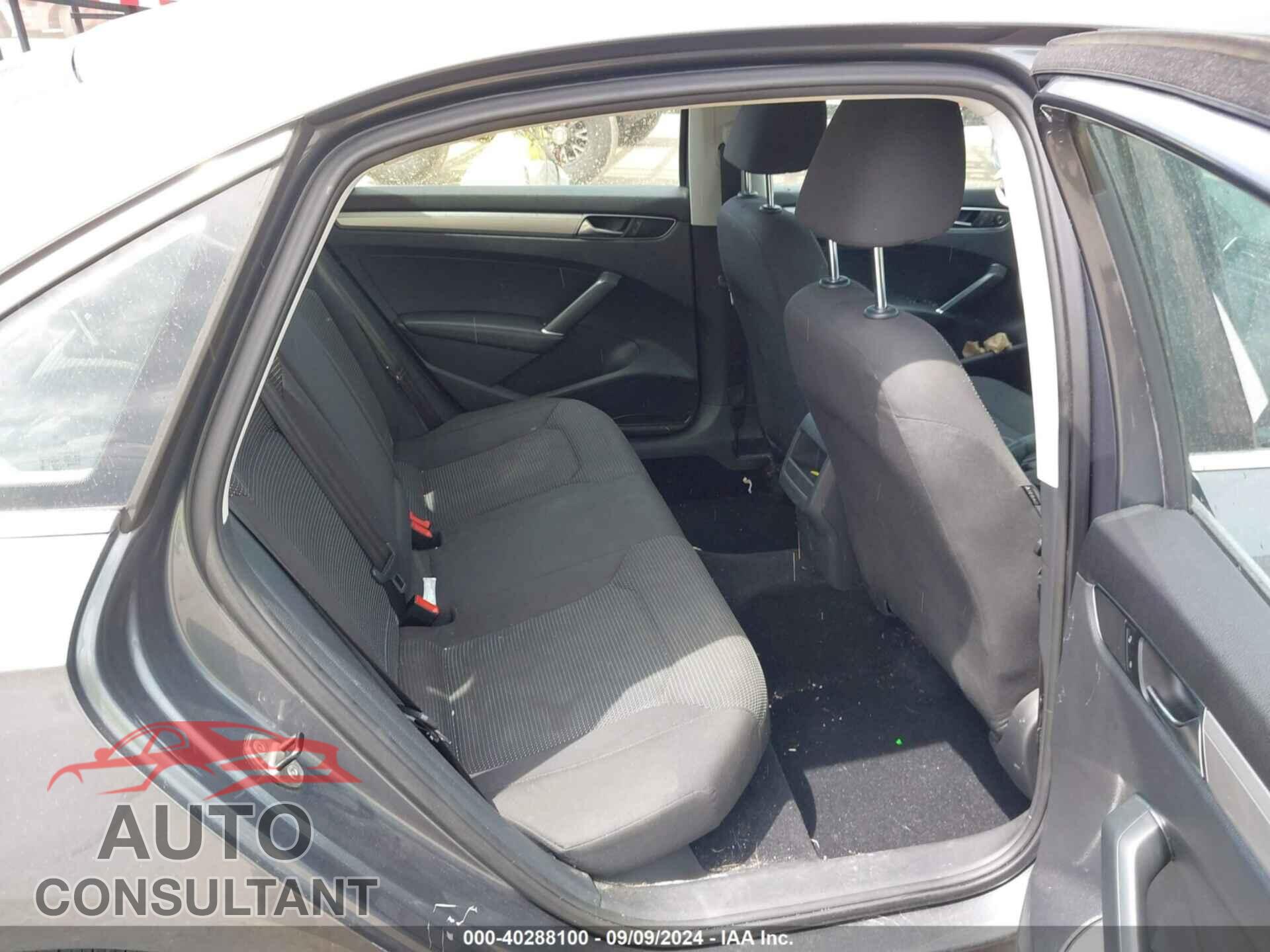 VOLKSWAGEN PASSAT 2017 - 1VWAT7A31HC044206