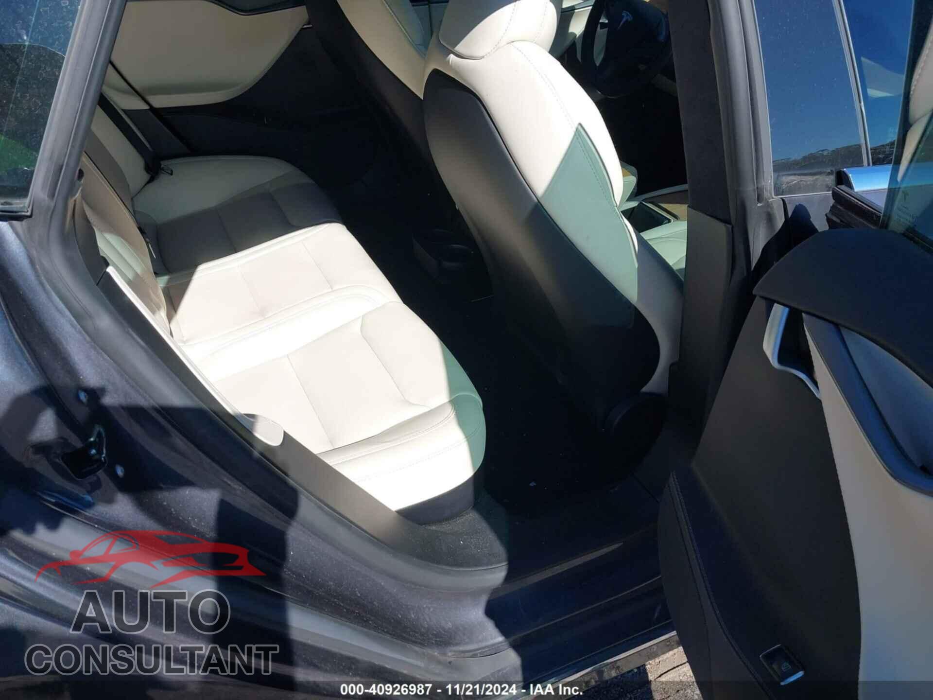 TESLA MODEL S 2020 - 5YJSA1E21LF413198