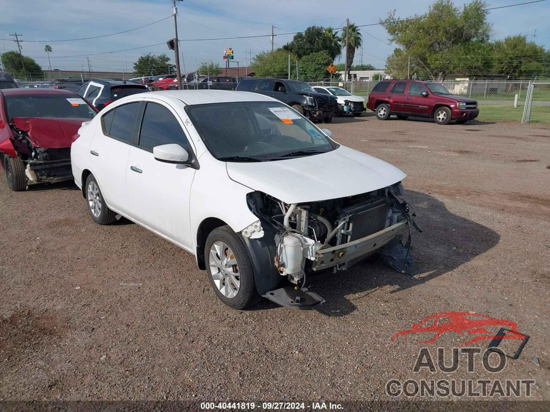 NISSAN VERSA 2017 - 3N1CN7AP7HL868632