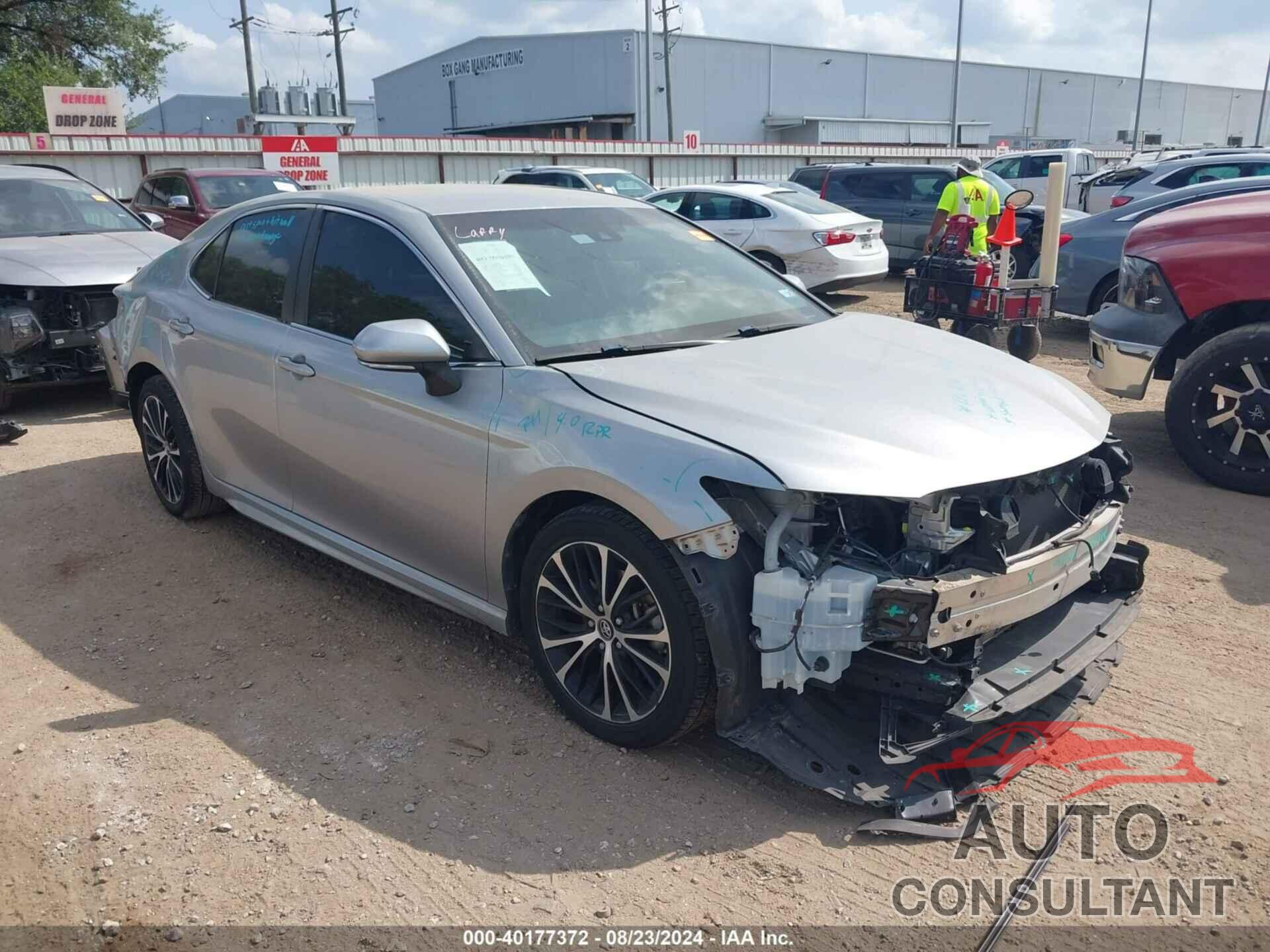TOYOTA CAMRY 2018 - 4T1B11HK4JU058118