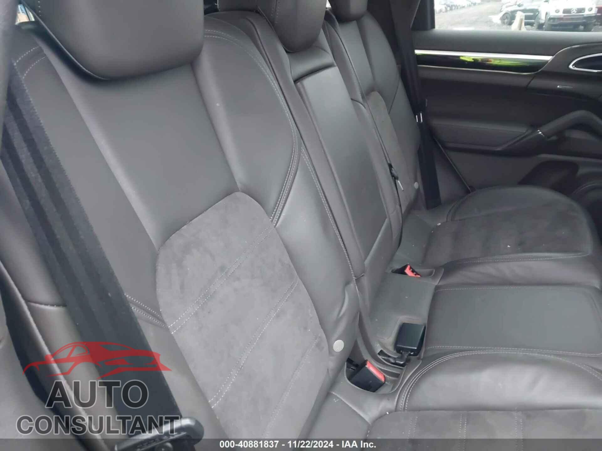 PORSCHE CAYENNE 2017 - WP1AA2A29HKA84489