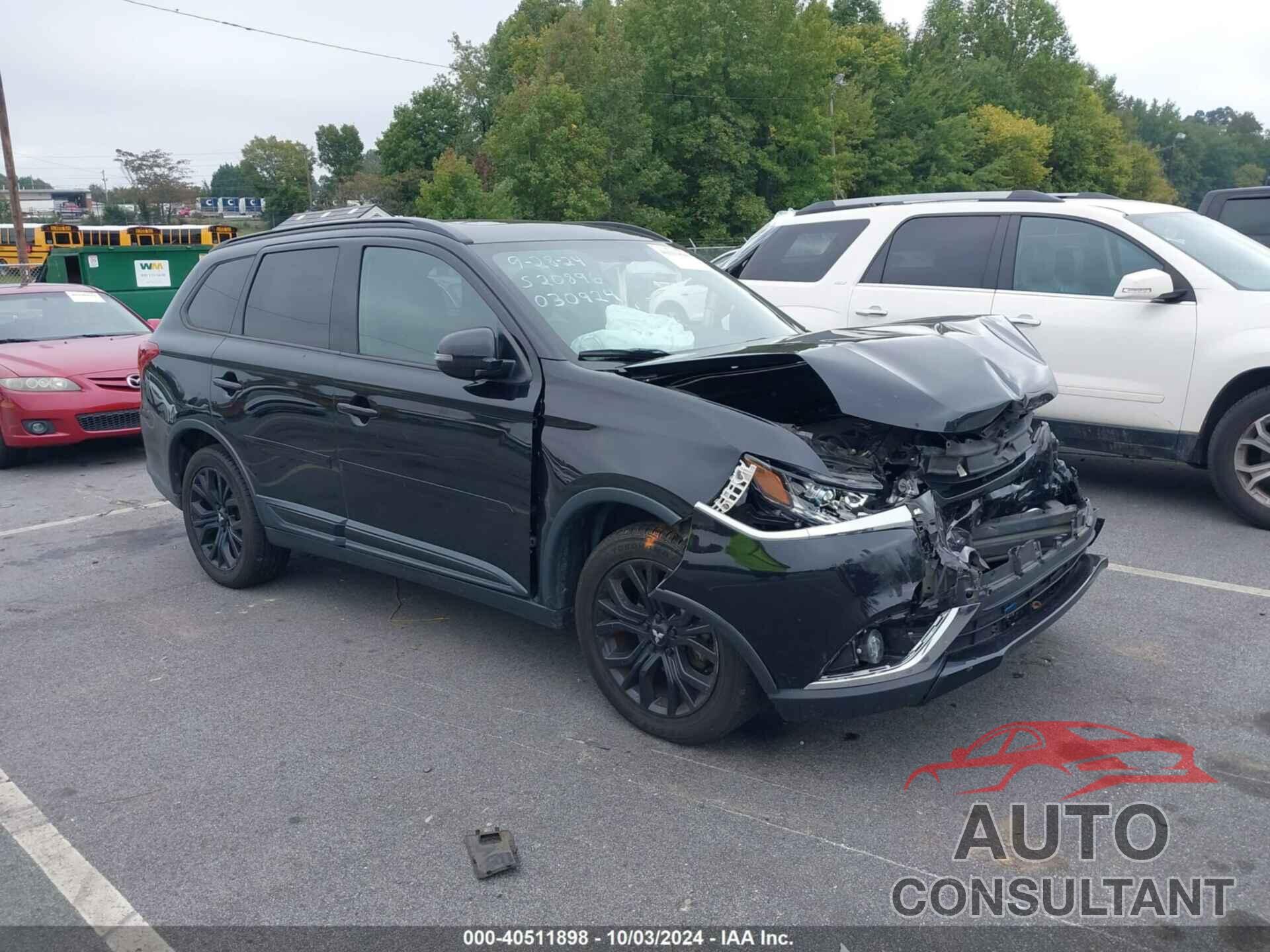 MITSUBISHI OUTLANDER 2018 - JA4AD3A38JZ030924