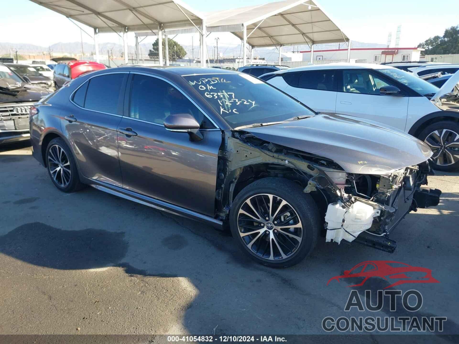 TOYOTA CAMRY 2018 - 4T1B11HK0JU546451
