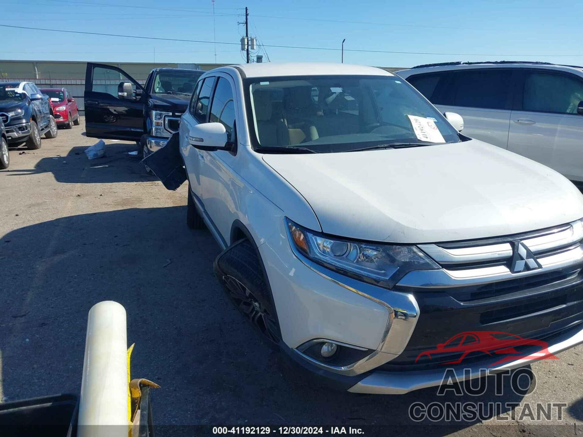 MITSUBISHI OUTLANDER 2018 - JA4AD3A30JZ005452