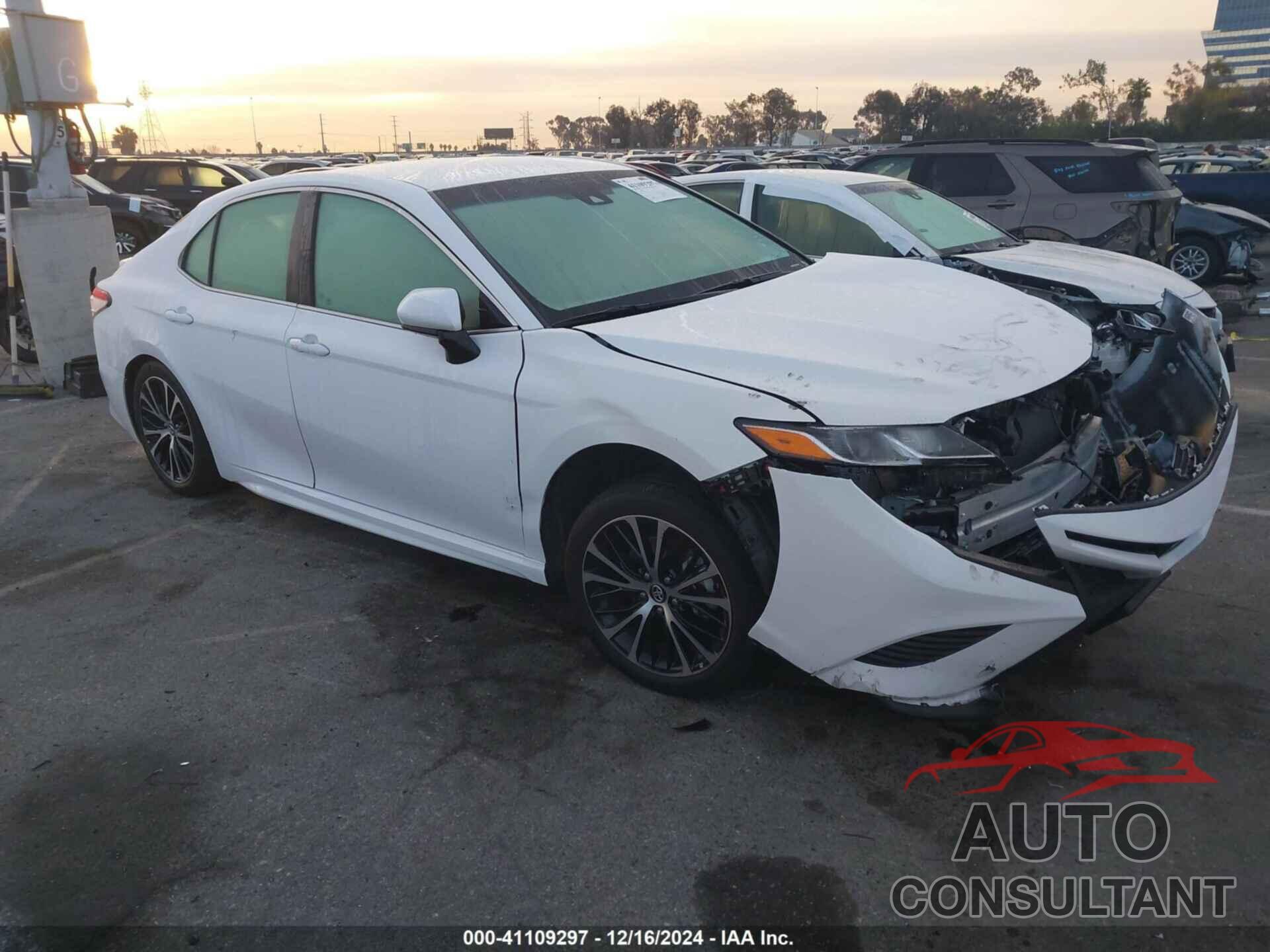 TOYOTA CAMRY 2018 - 4T1B11HK8JU639752