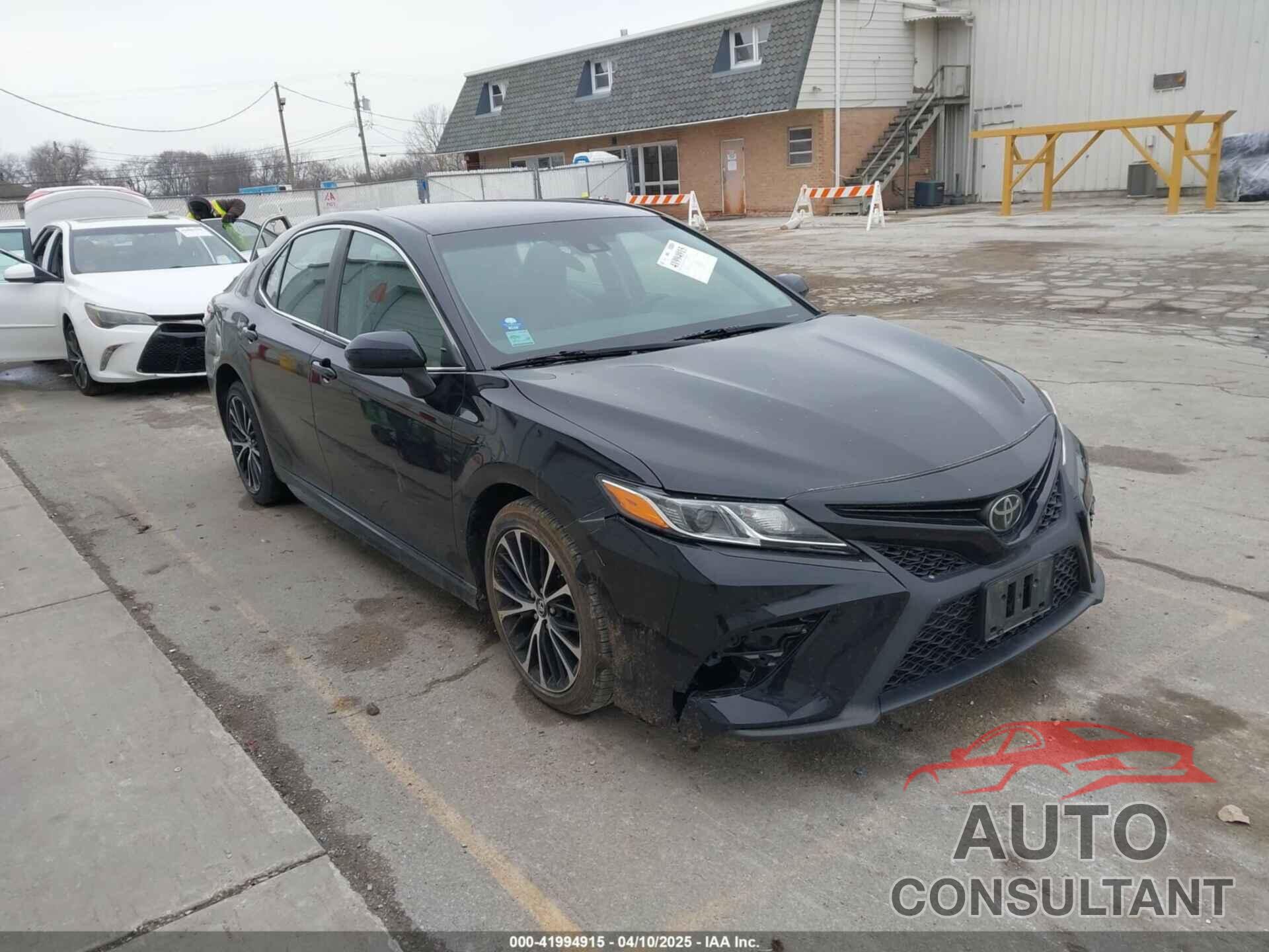 TOYOTA CAMRY 2018 - 4T1B11HK3JU623233