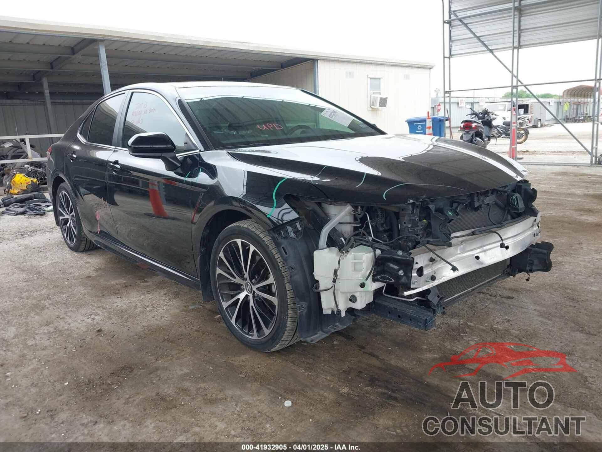 TOYOTA CAMRY 2018 - 4T1B11HK8JU136772