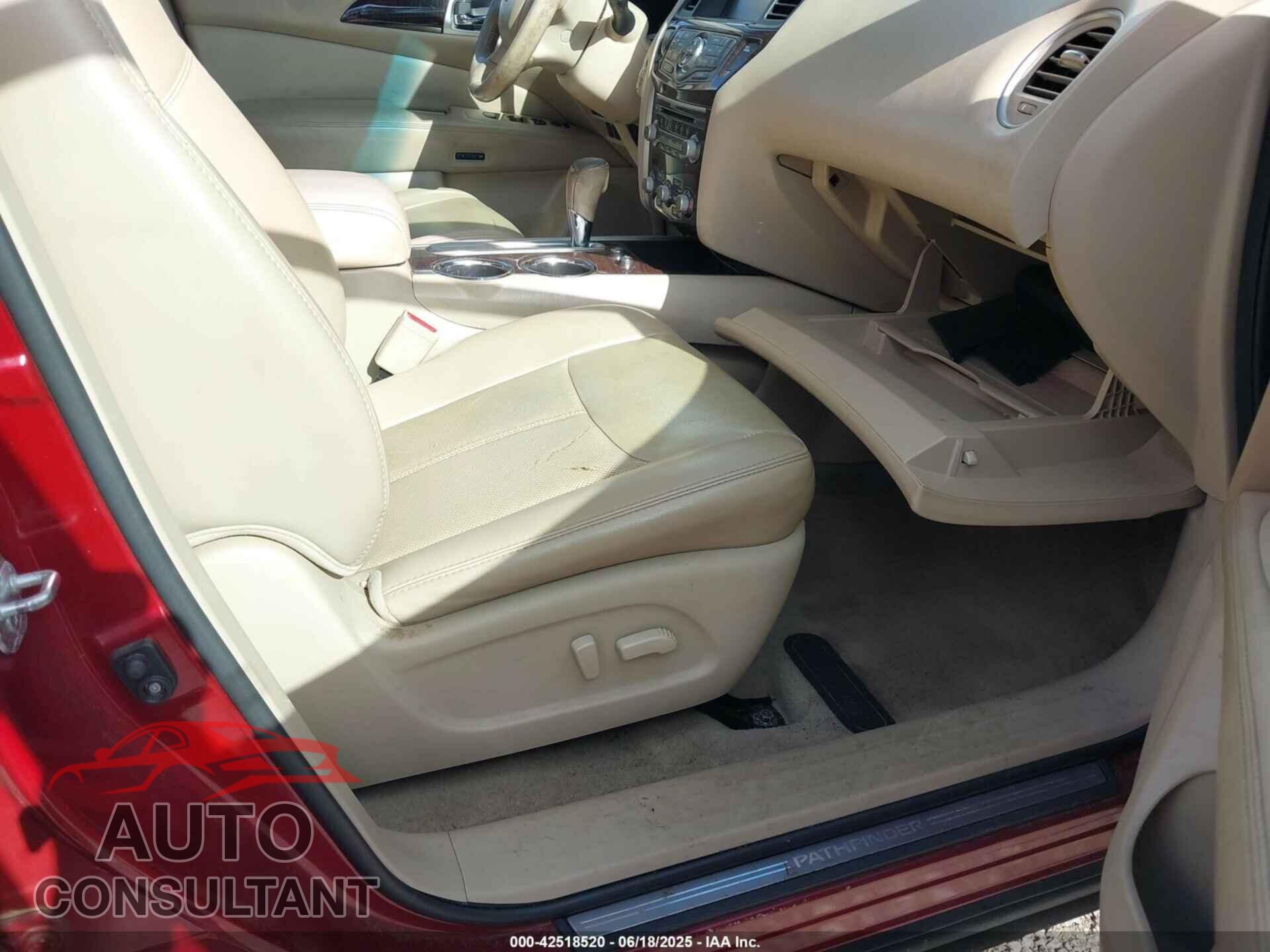NISSAN PATHFINDER 2015 - 5N1AR2MN2FC656246