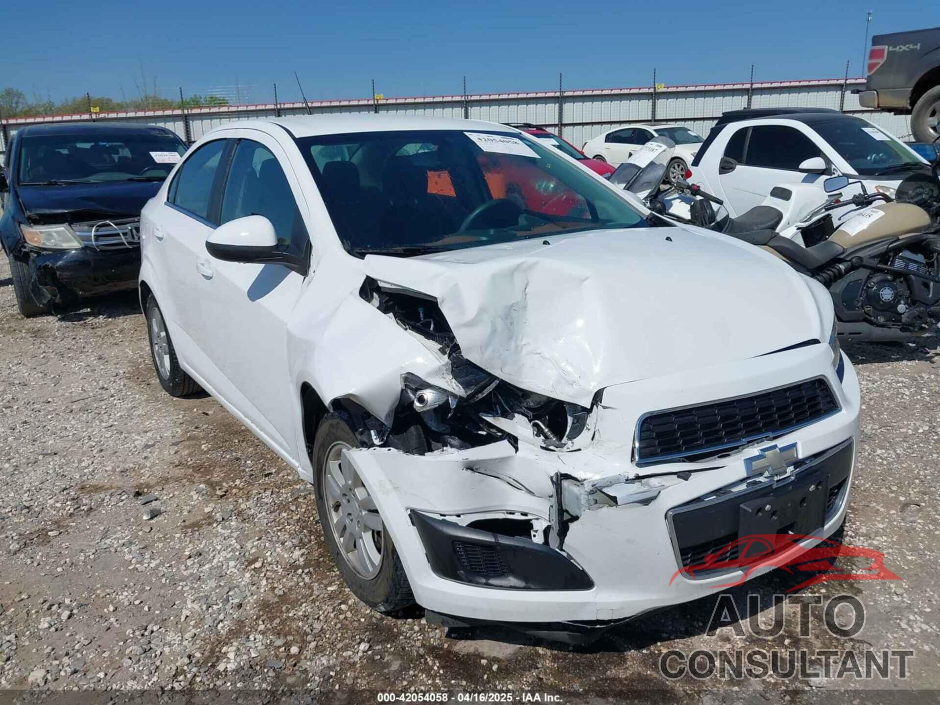 CHEVROLET SONIC 2014 - 1G1JC5SB8E4100279