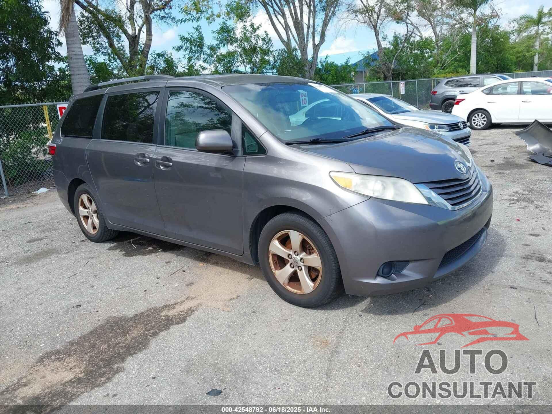 TOYOTA SIENNA 2017 - 5TDKZ3DC1HS847347
