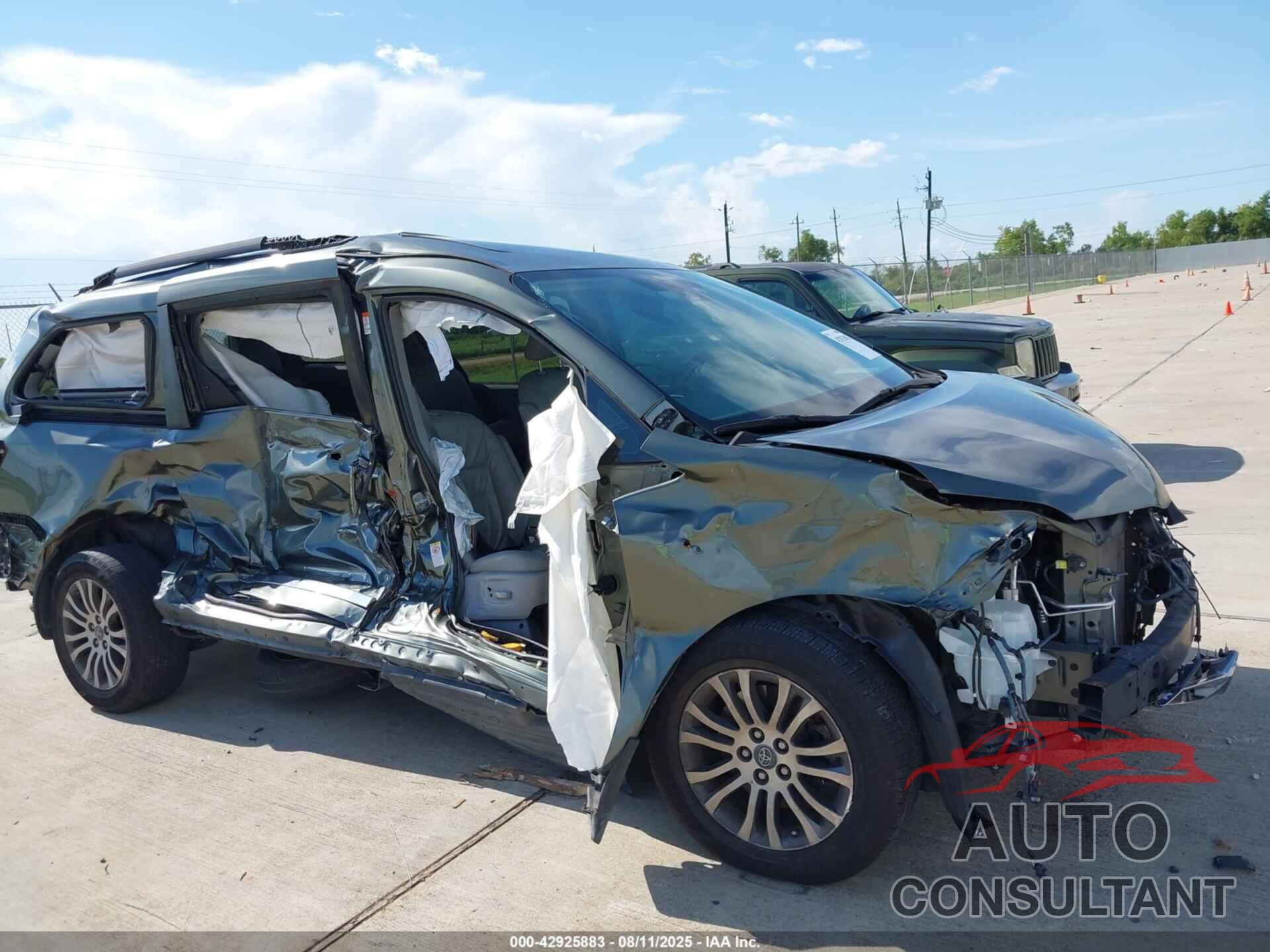 TOYOTA SIENNA 2019 - 5TDYZ3DC1KS008414