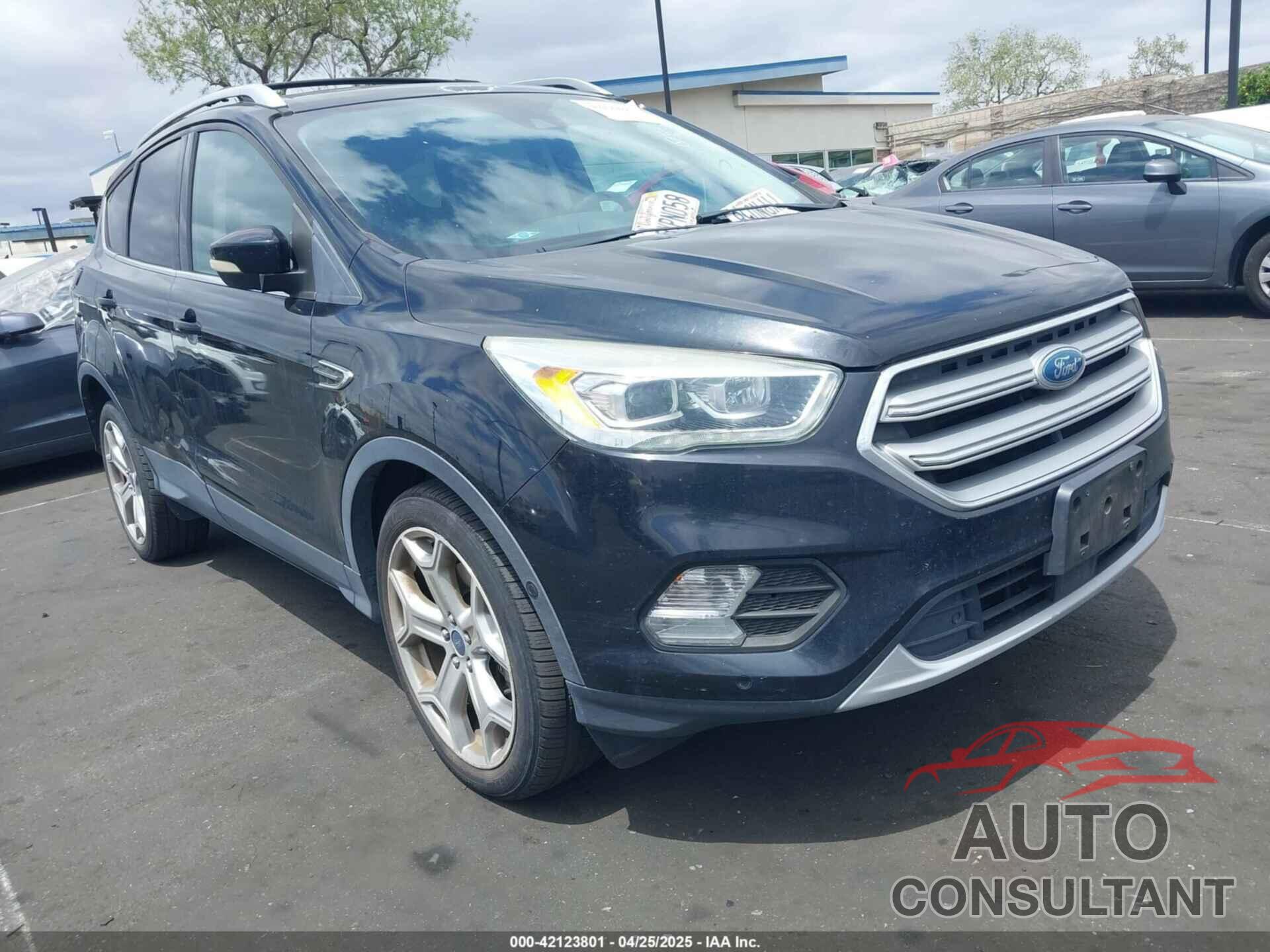 FORD ESCAPE 2017 - 1FMCU9J90HUD59304
