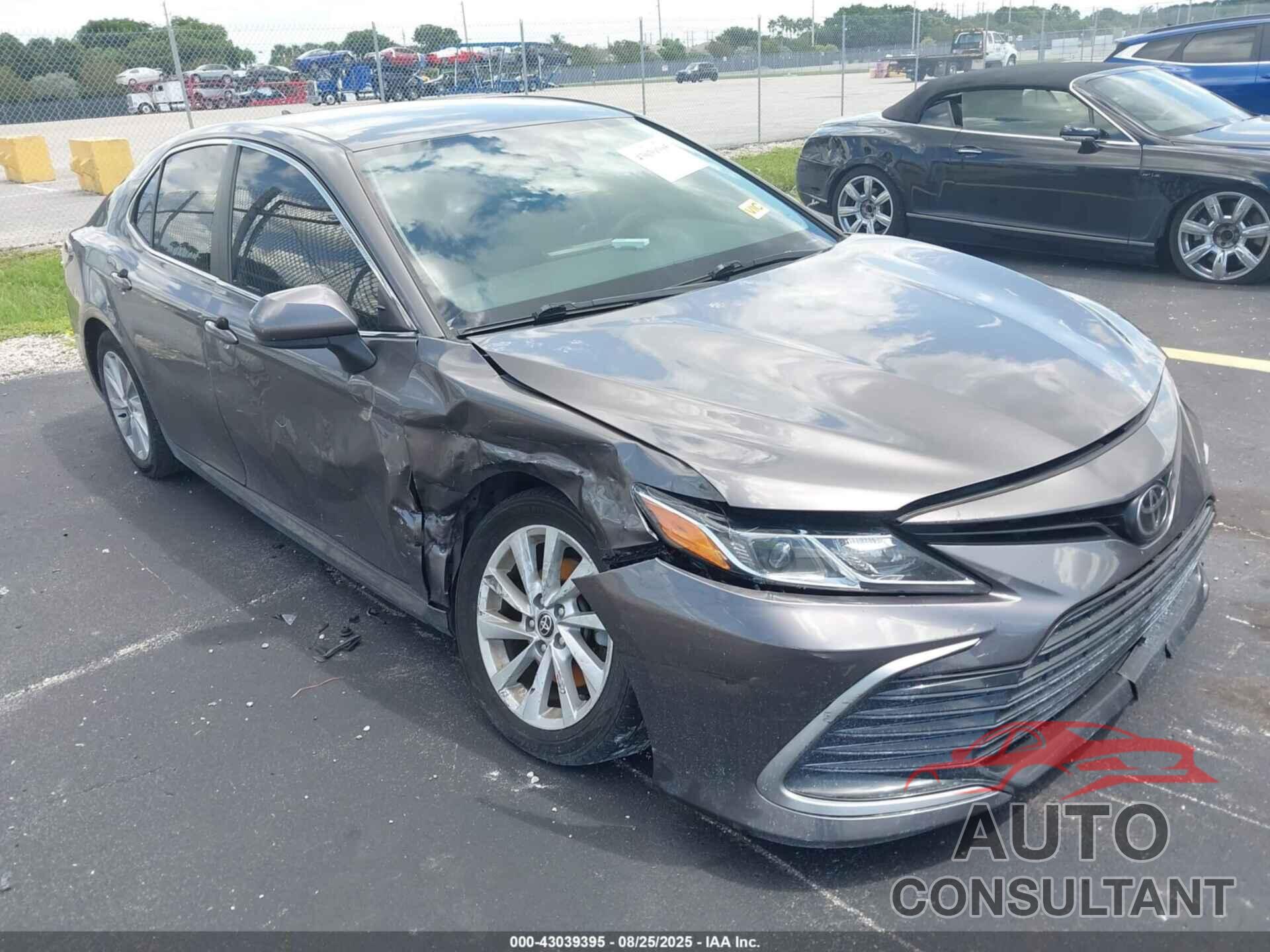 TOYOTA CAMRY 2021 - 4T1C11AK2MU570012