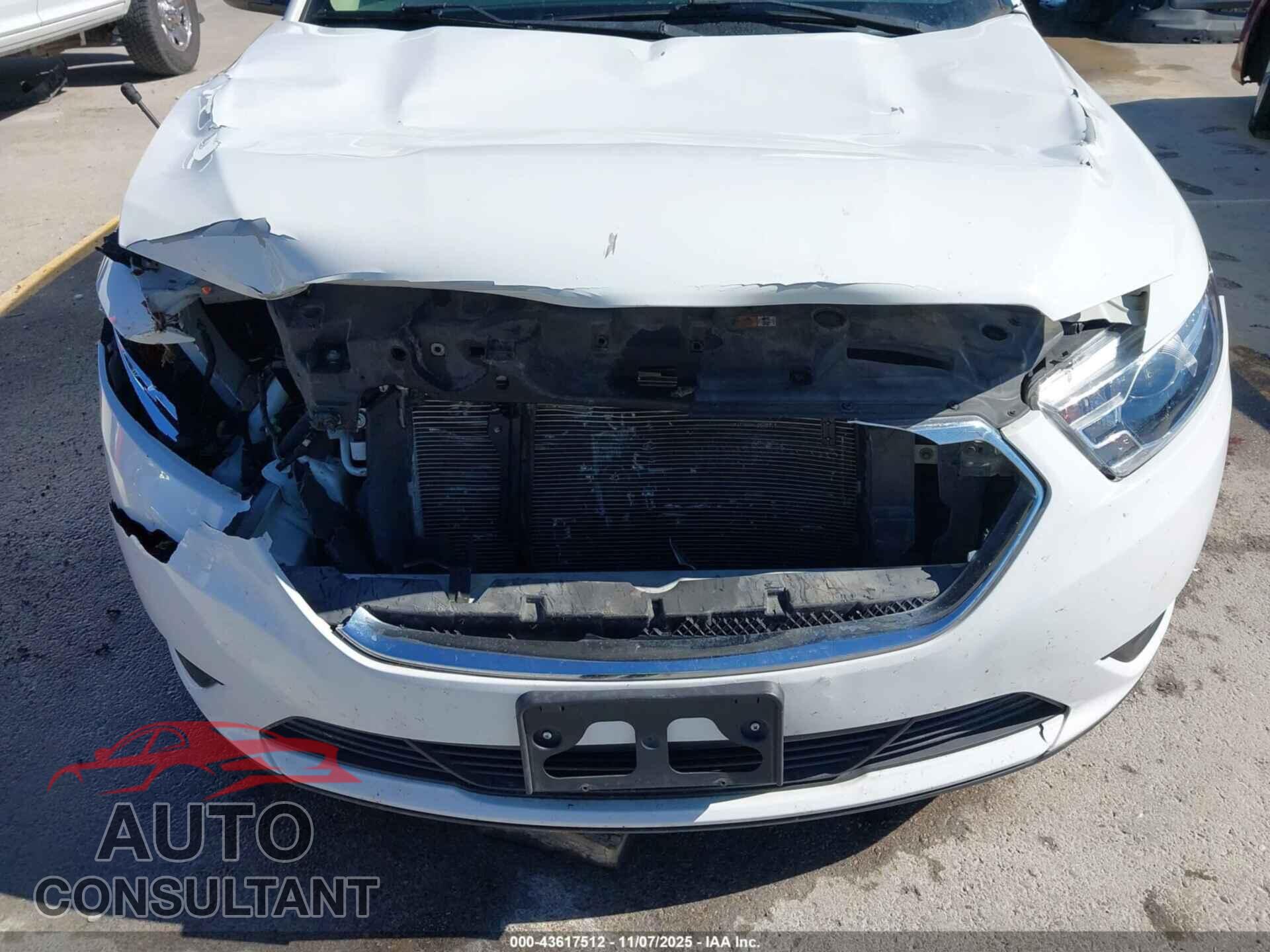 FORD TAURUS 2017 - 1FAHP2E81HG106586