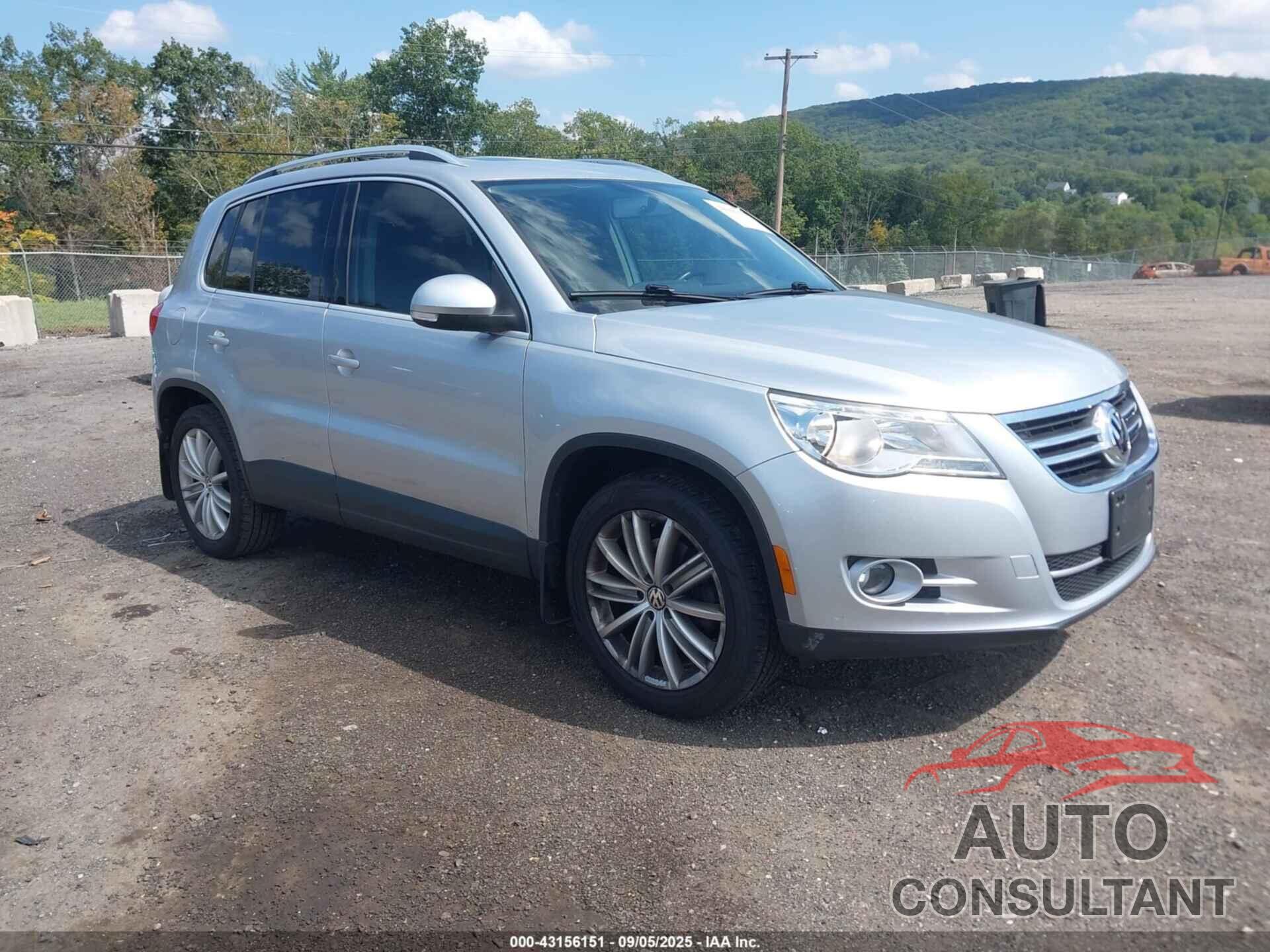 VOLKSWAGEN TIGUAN 2011 - WVGBV7AX4BW552207