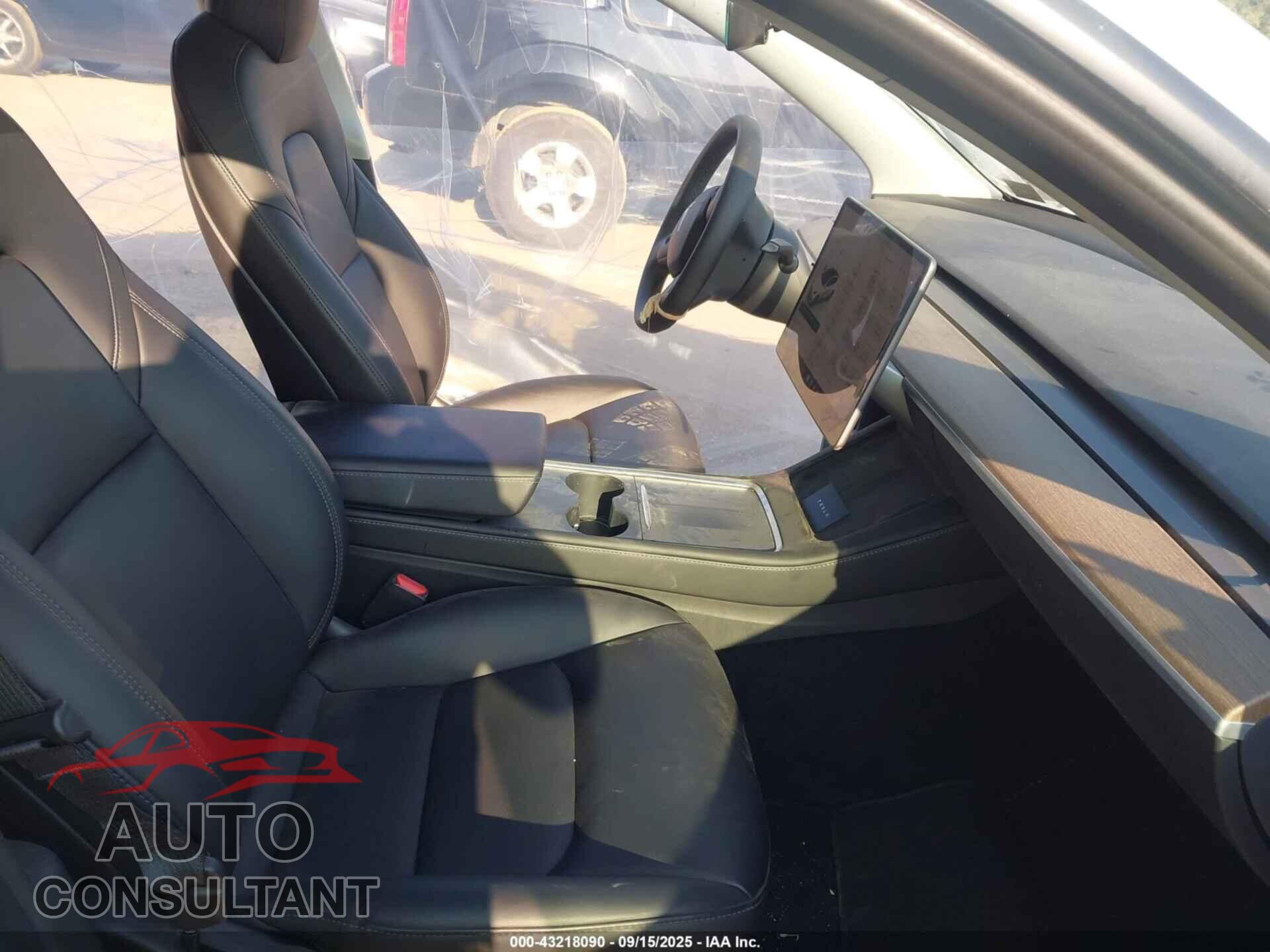 TESLA MODEL Y 2023 - 7SAYGAEEXPF589727