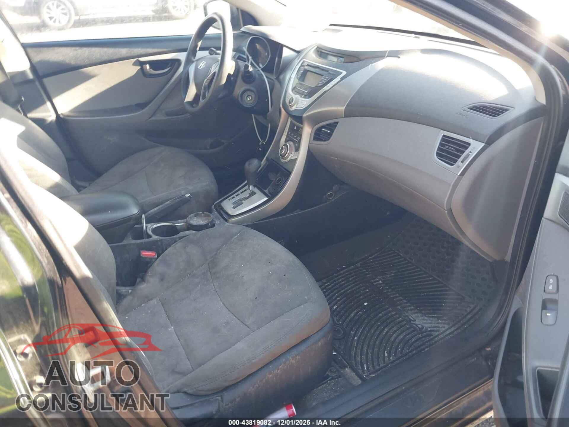 HYUNDAI ELANTRA 2012 - 5NPDH4AE0CH125924