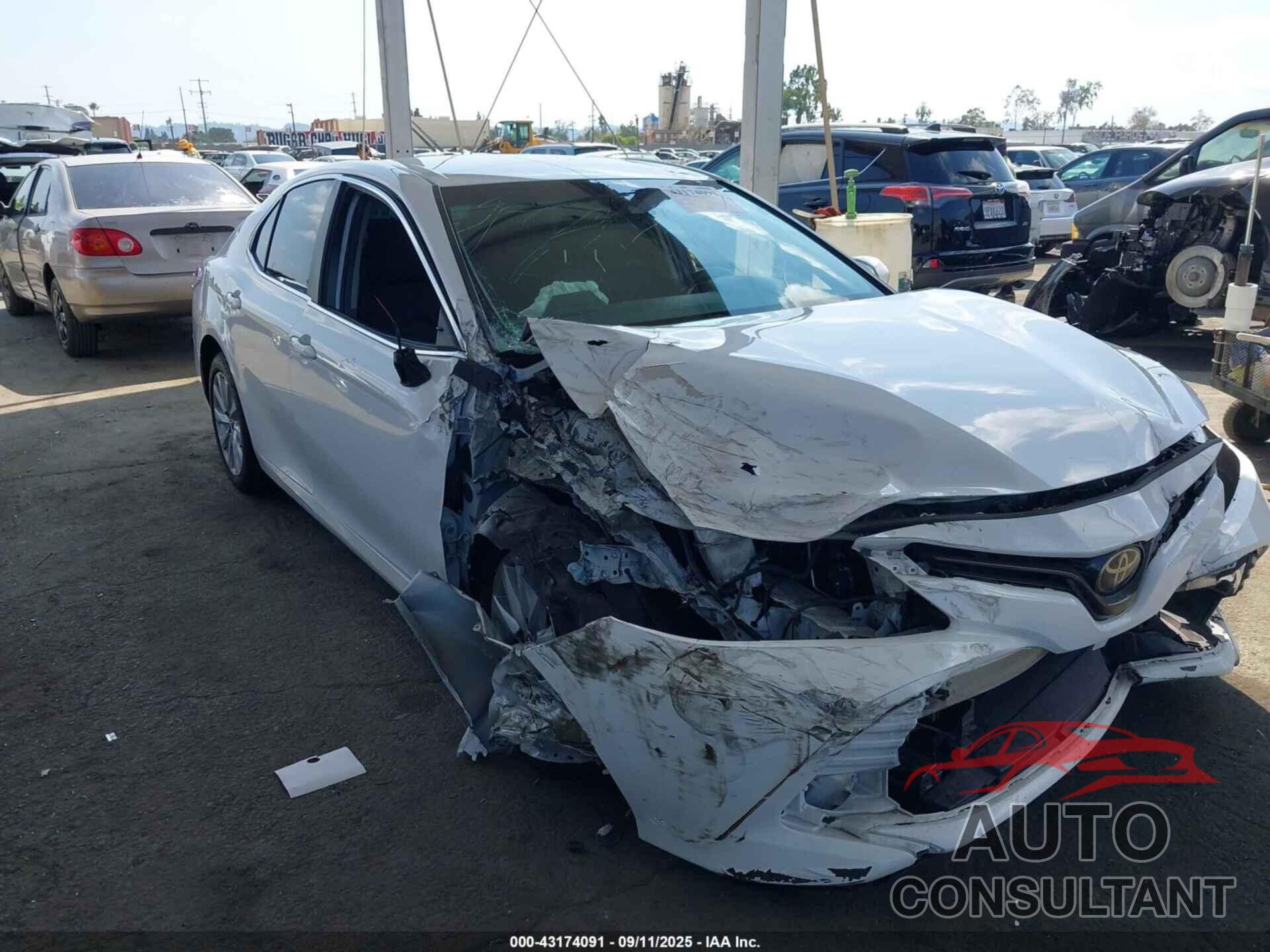 TOYOTA CAMRY 2018 - 4T1B11HK0JU588411