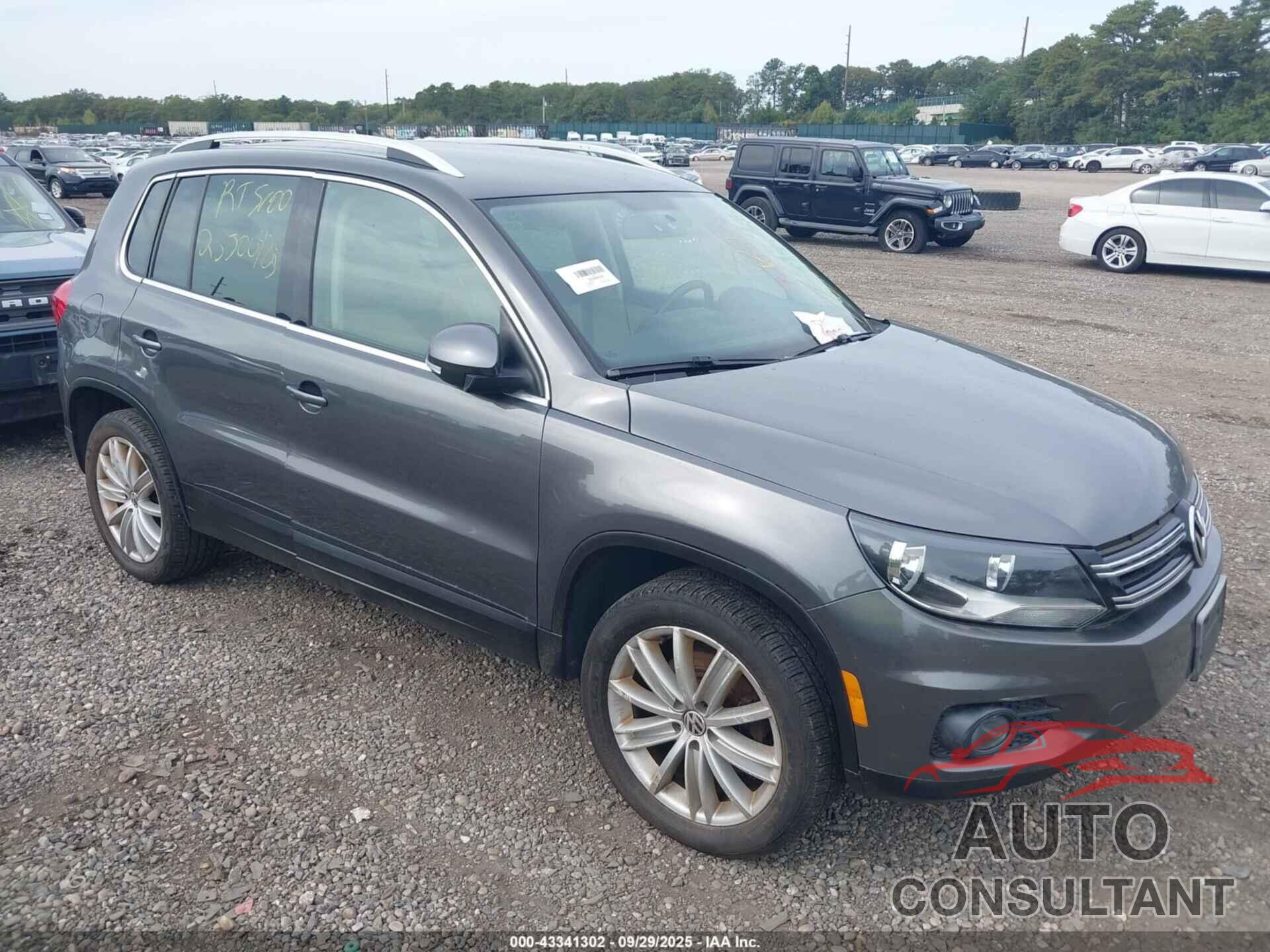VOLKSWAGEN TIGUAN 2012 - WVGBV7AX1CW003453