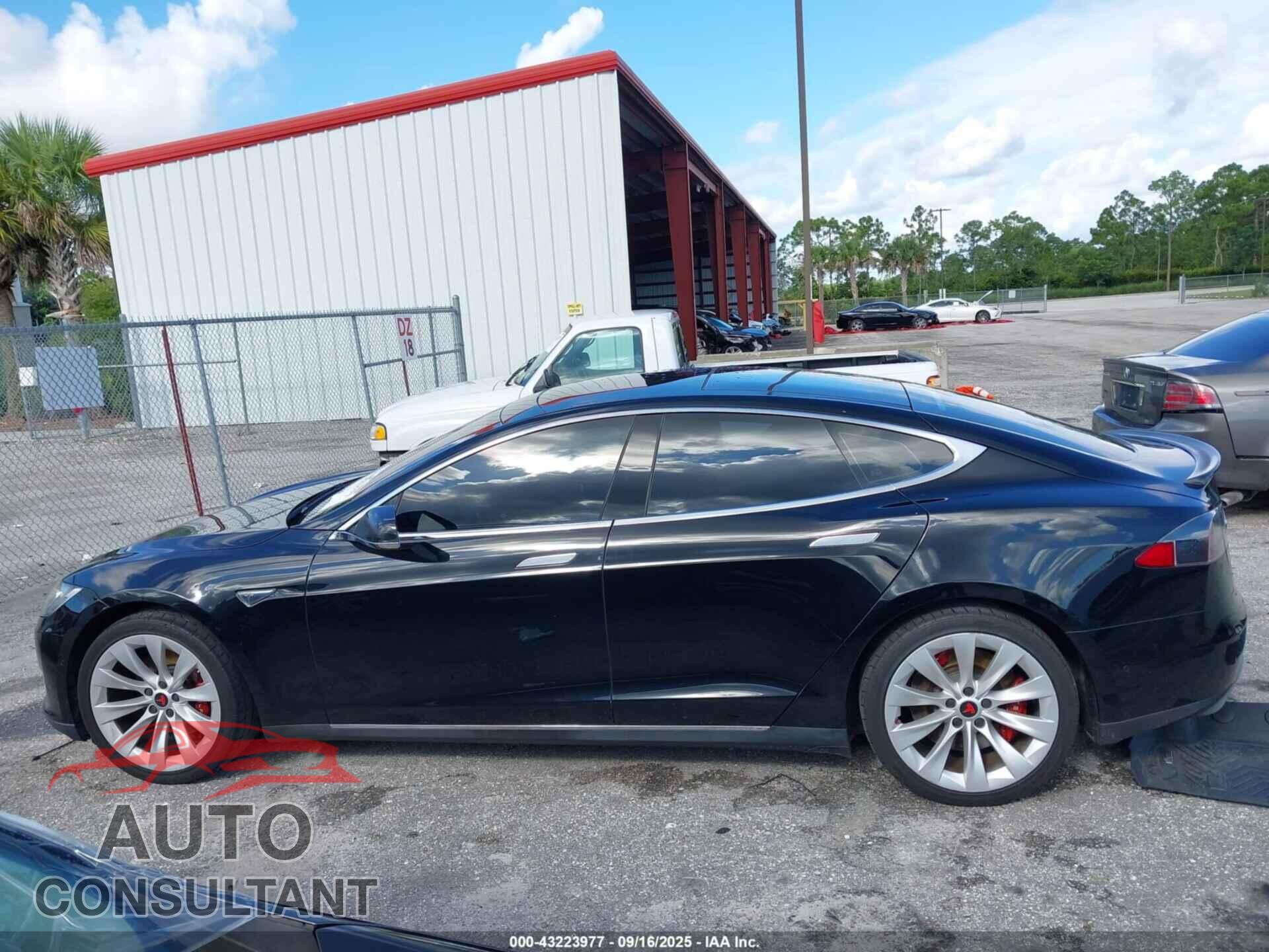 TESLA MODEL S 2014 - 5YJSA1H17EFP63795