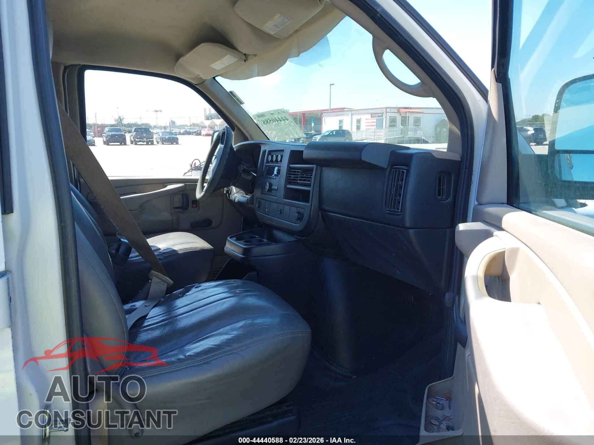 CHEVROLET EXPRESS 2500 2012 - 1GCWGFCA3C1142872