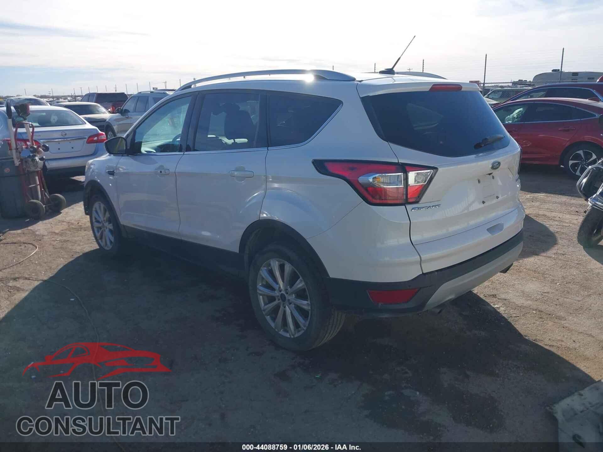 FORD ESCAPE 2017 - 1FMCU0J97HUE09191
