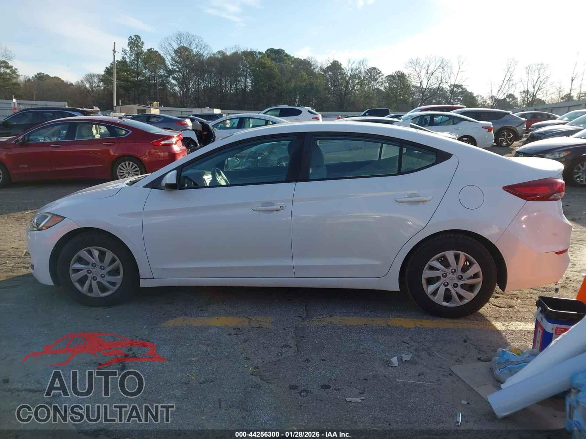 HYUNDAI ELANTRA 2017 - 5NPD74LF2HH138528