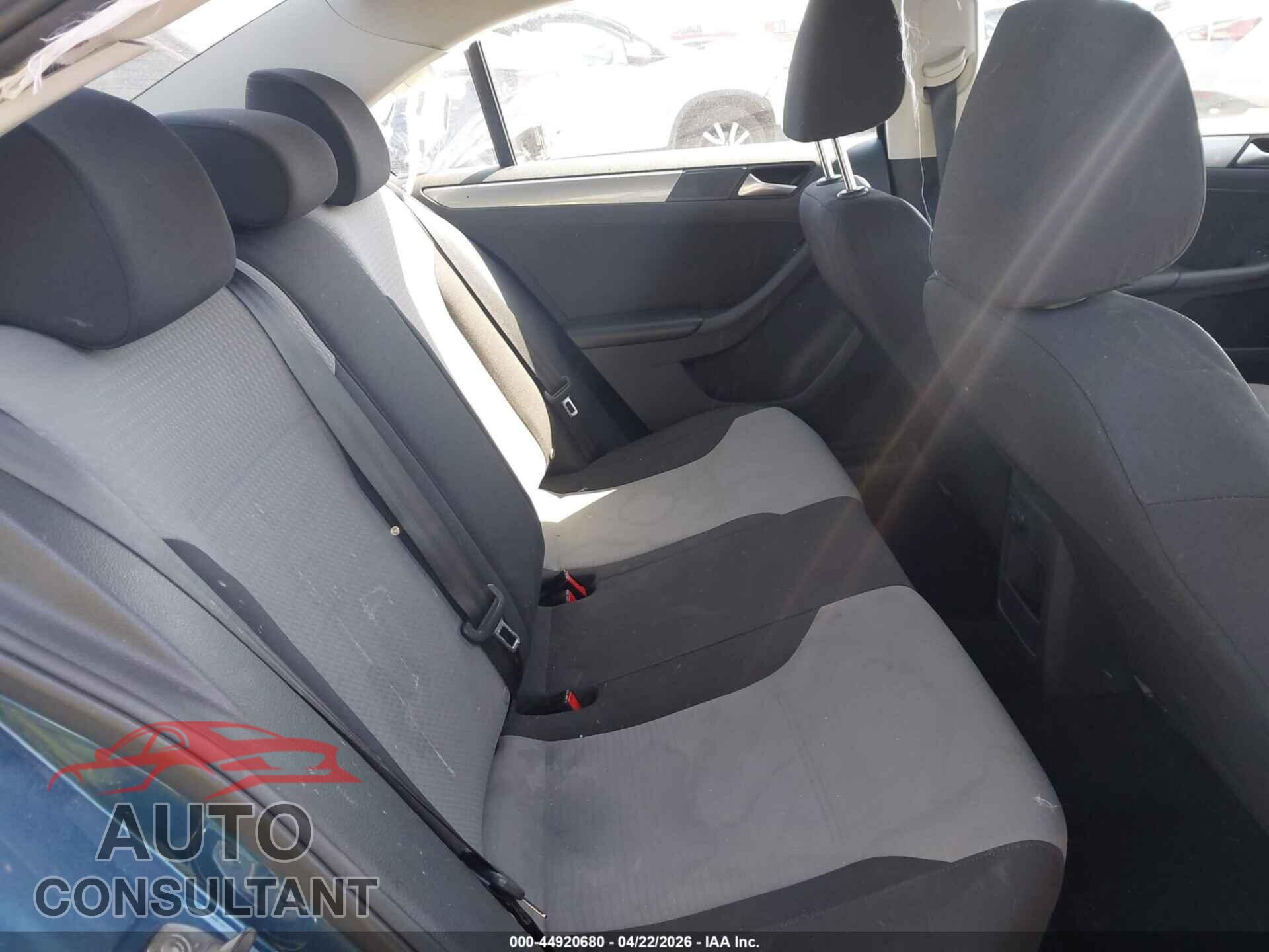 VOLKSWAGEN JETTA 2017 - 3VW2B7AJ0HM322727