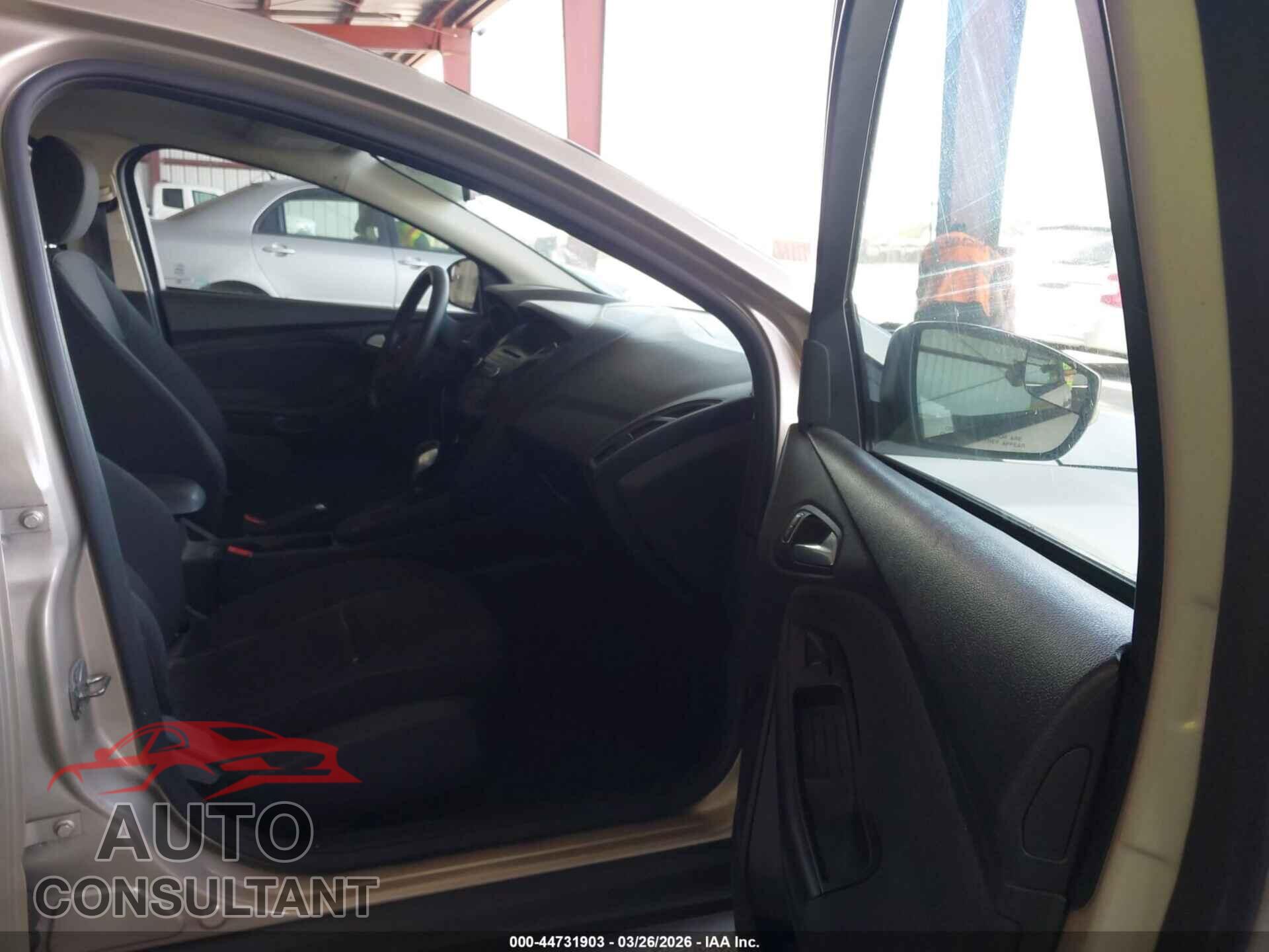 FORD FOCUS 2017 - 1FADP3F29HL304399