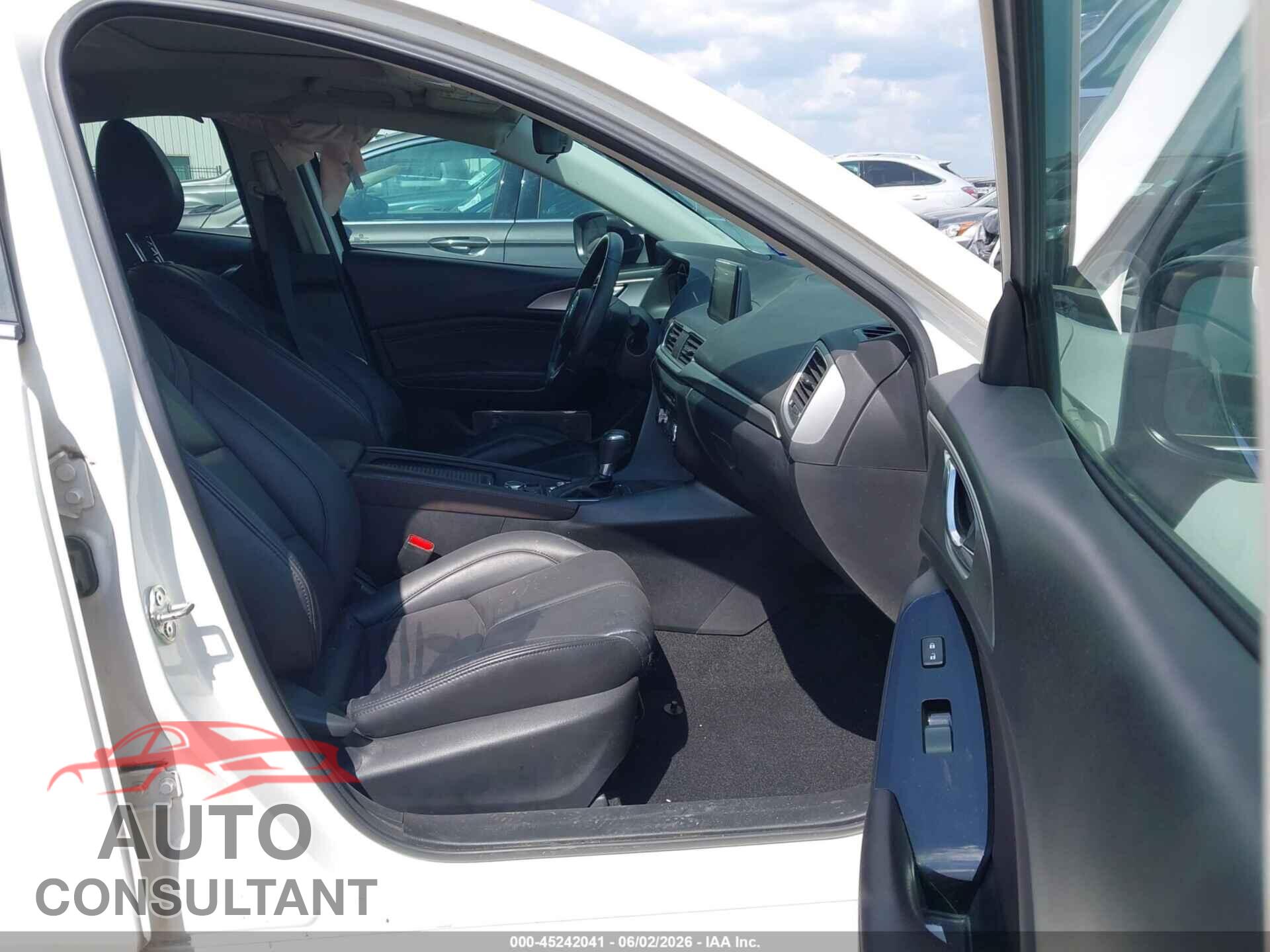 MAZDA MAZDA3 2018 - 3MZBN1L33JM190894