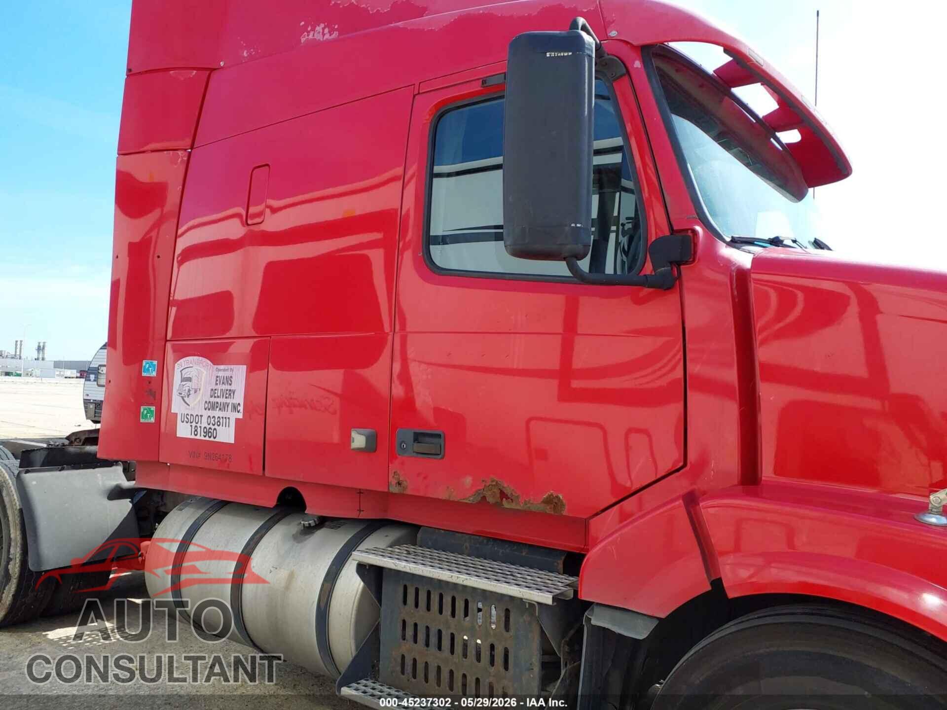 VOLVO VN 2009 - 4V4NC9TH09N264178