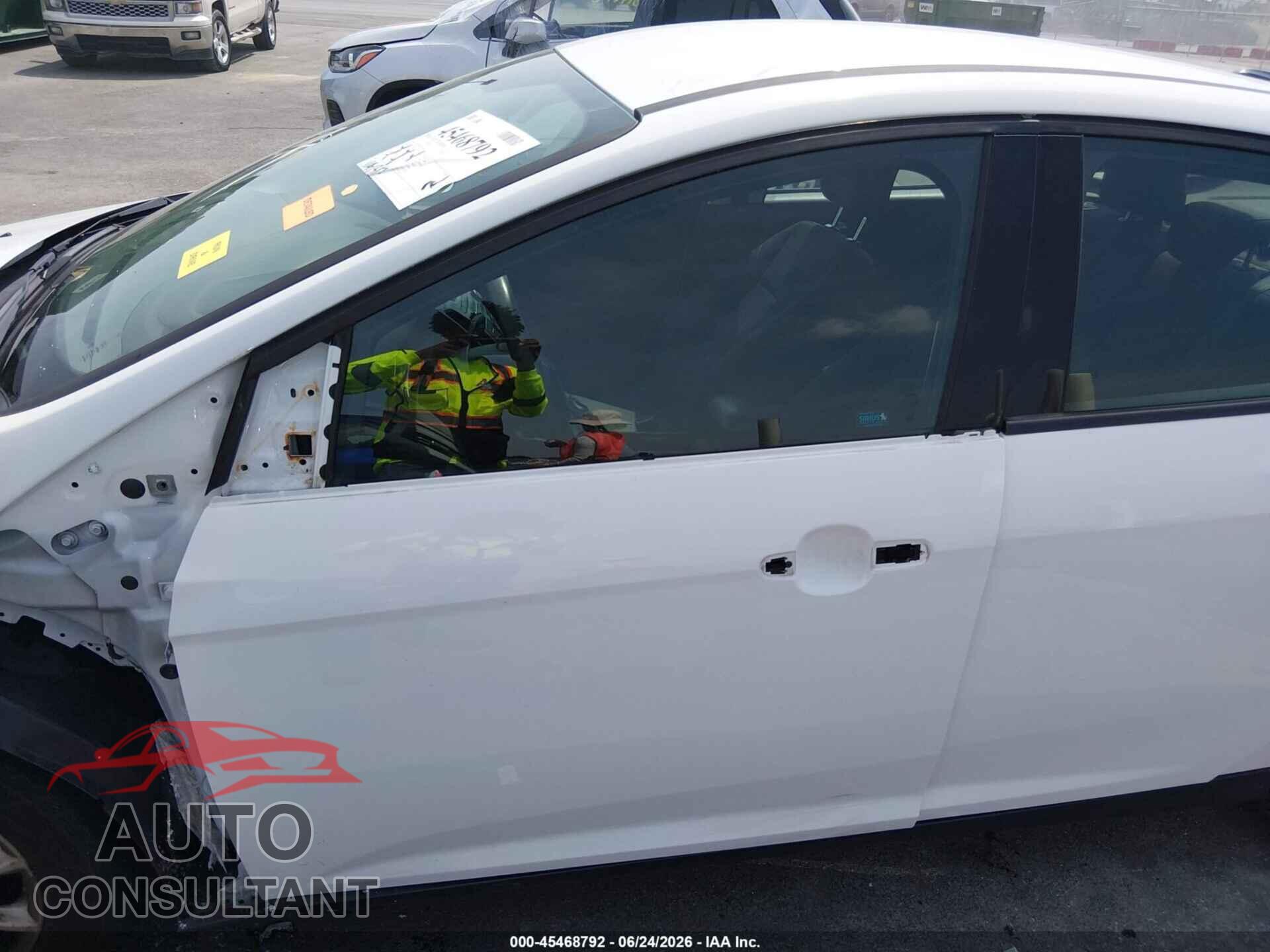 FORD FOCUS 2017 - 1FADP3F28HL253204
